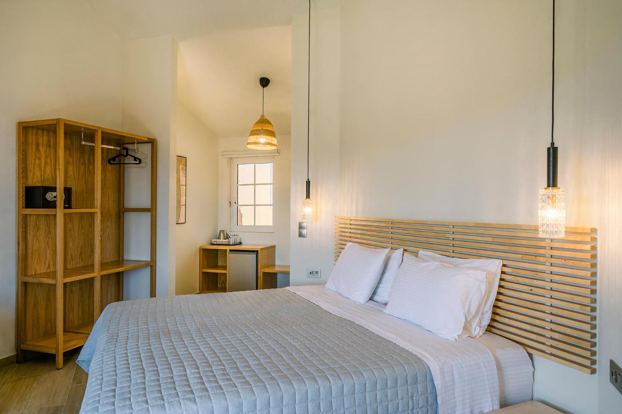 Deluxe Studio