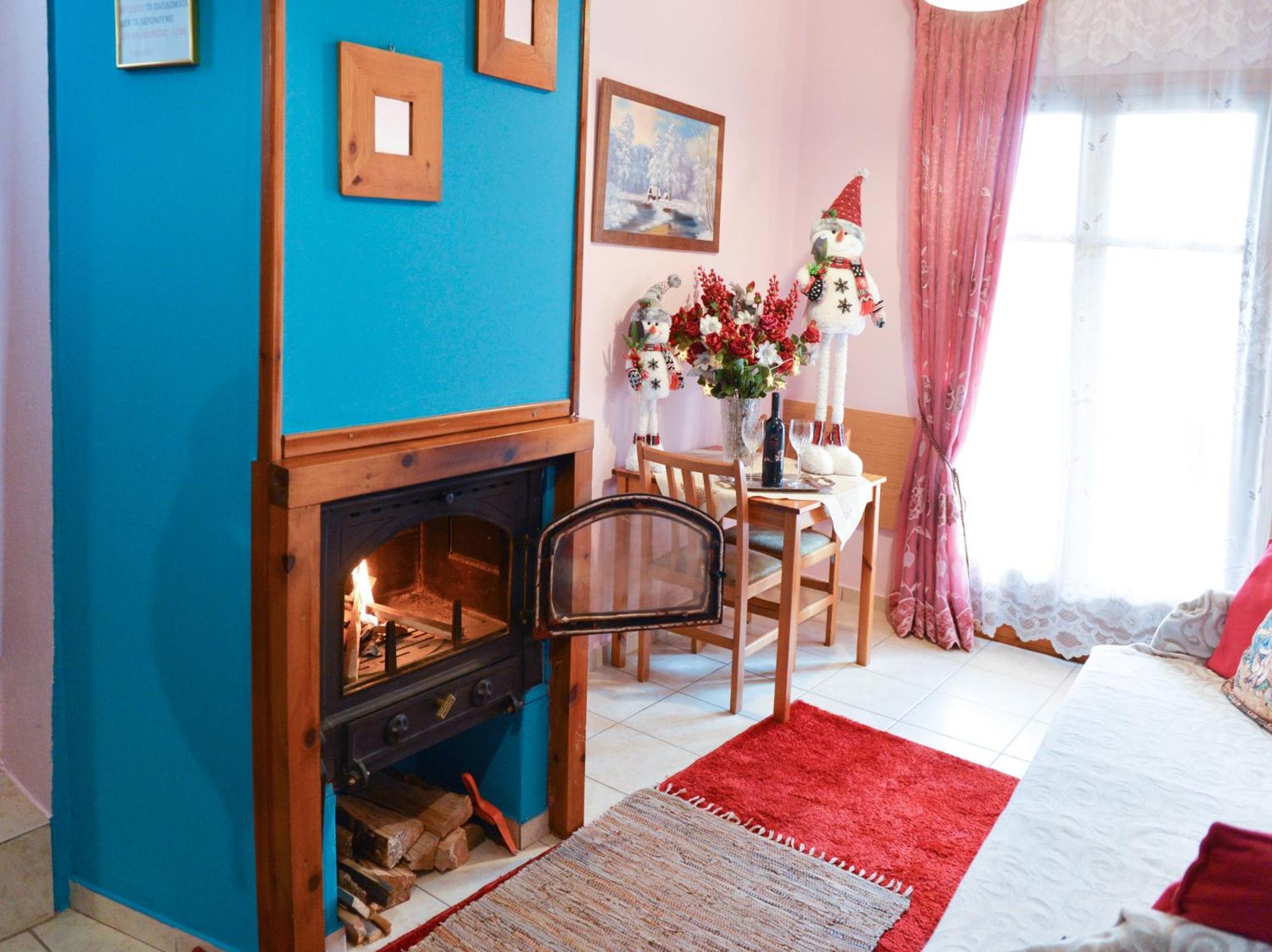 One-Bedroom Apartment 	Fireplace