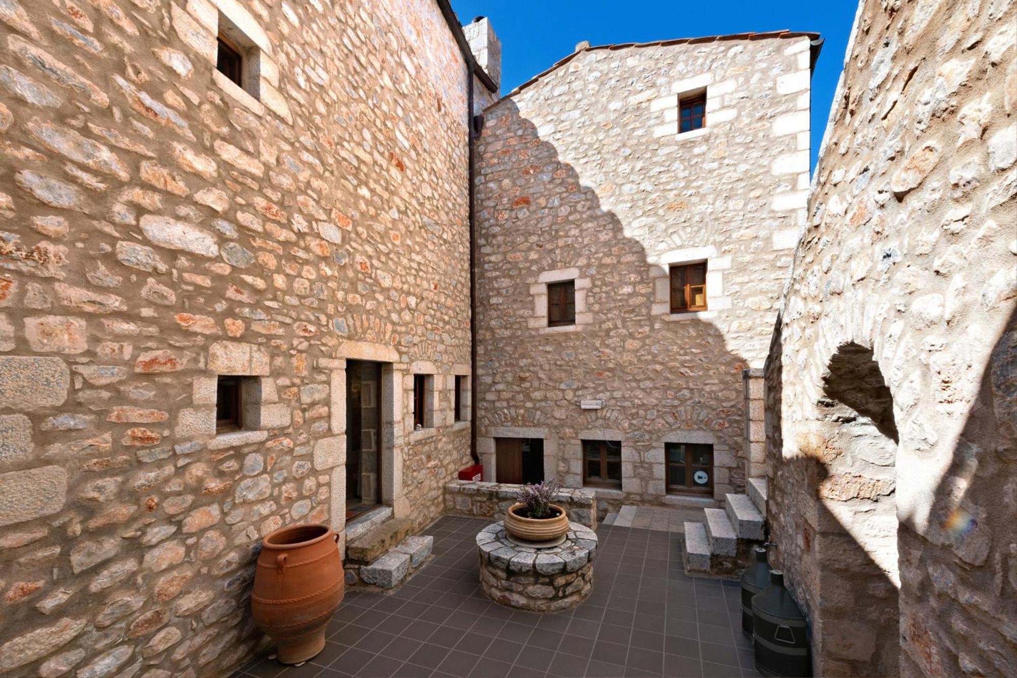 Premier Courtyard View