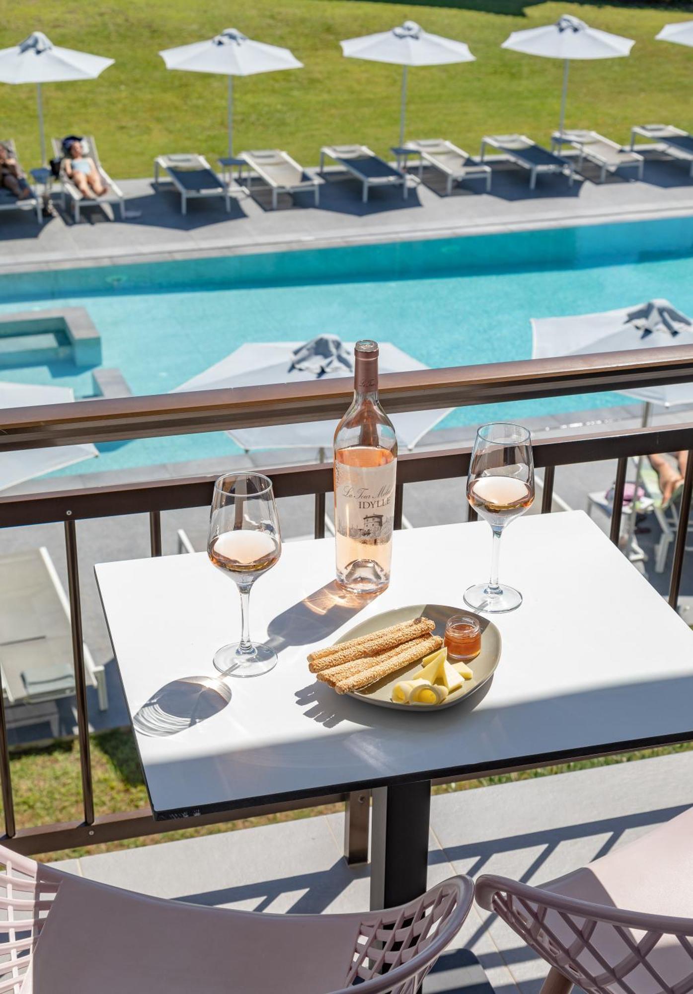 Deluxe Double or Twin Room Pool View