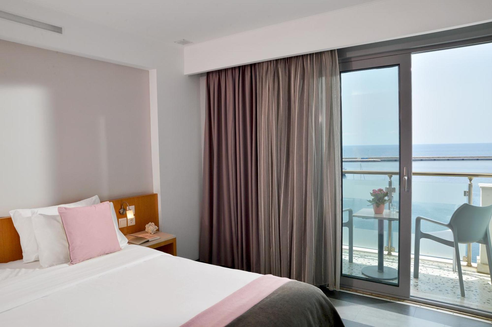 Double or Twin Room Sea View