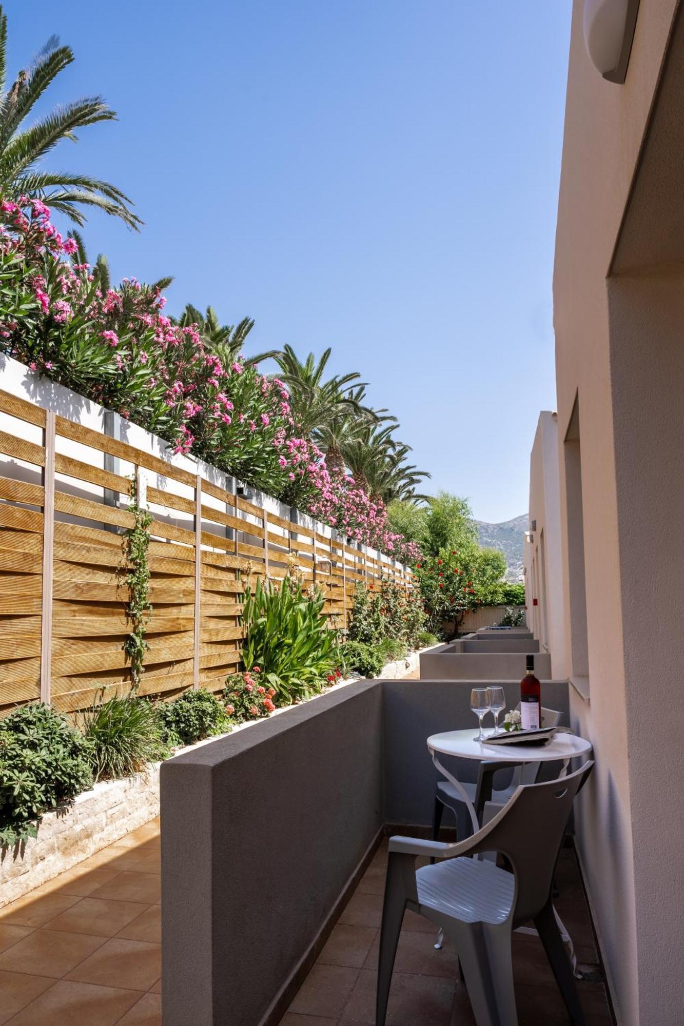 Superior One-Bedroom Apartment Garden View