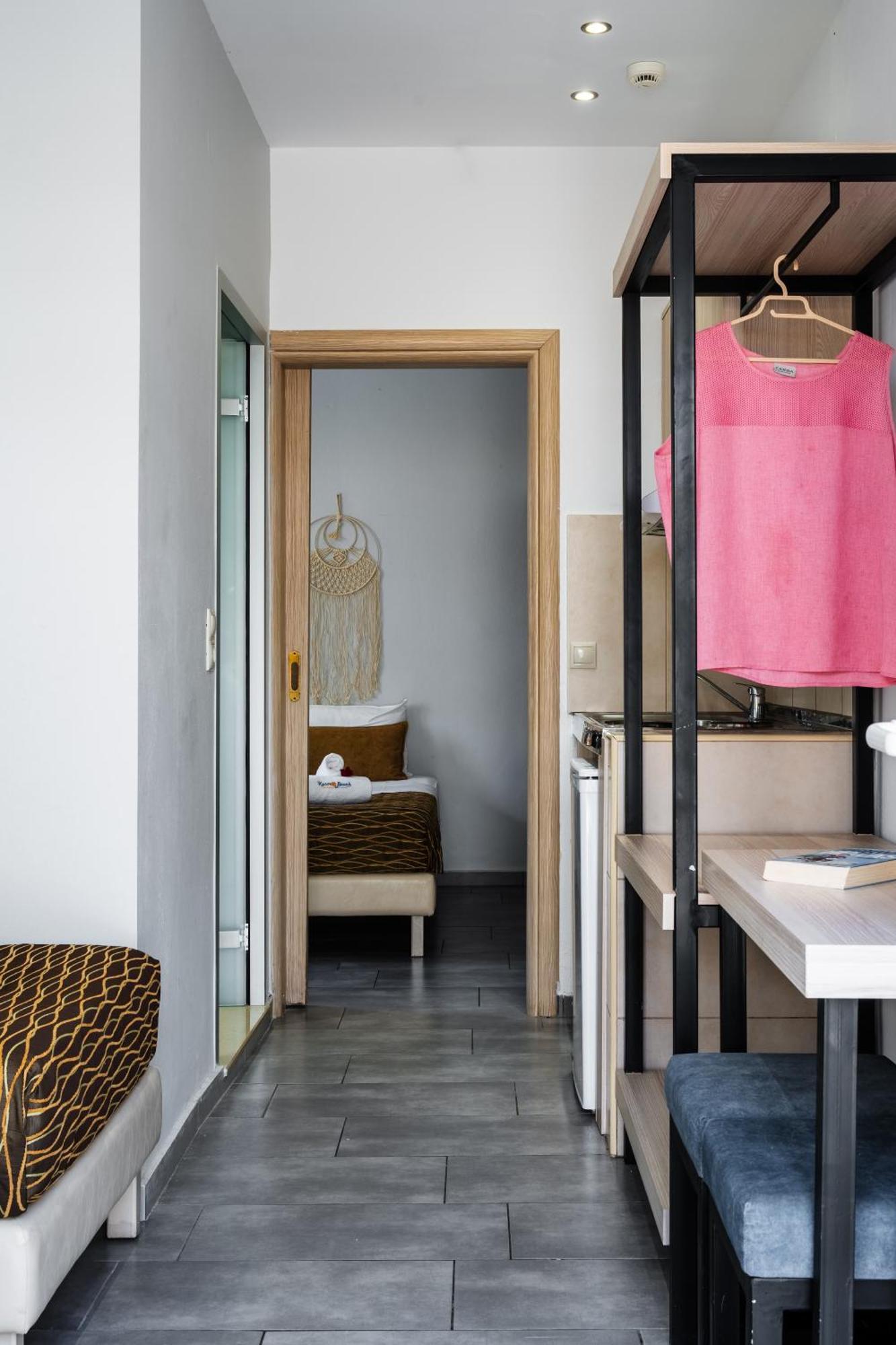 Superior One-Bedroom Apartment Garden View