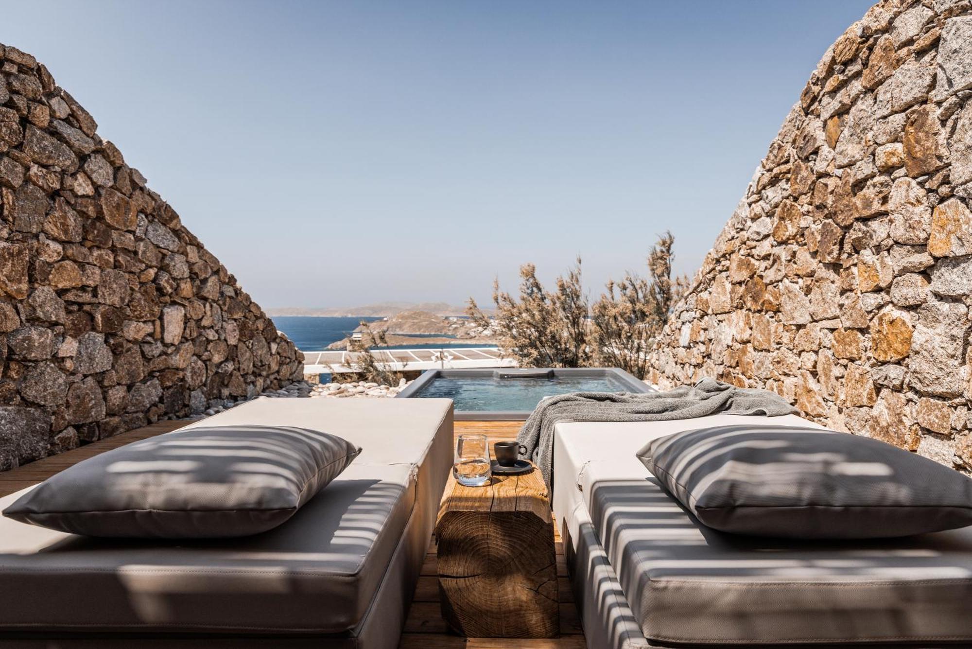 Silver Suite Private Jacuzzi & Sea View