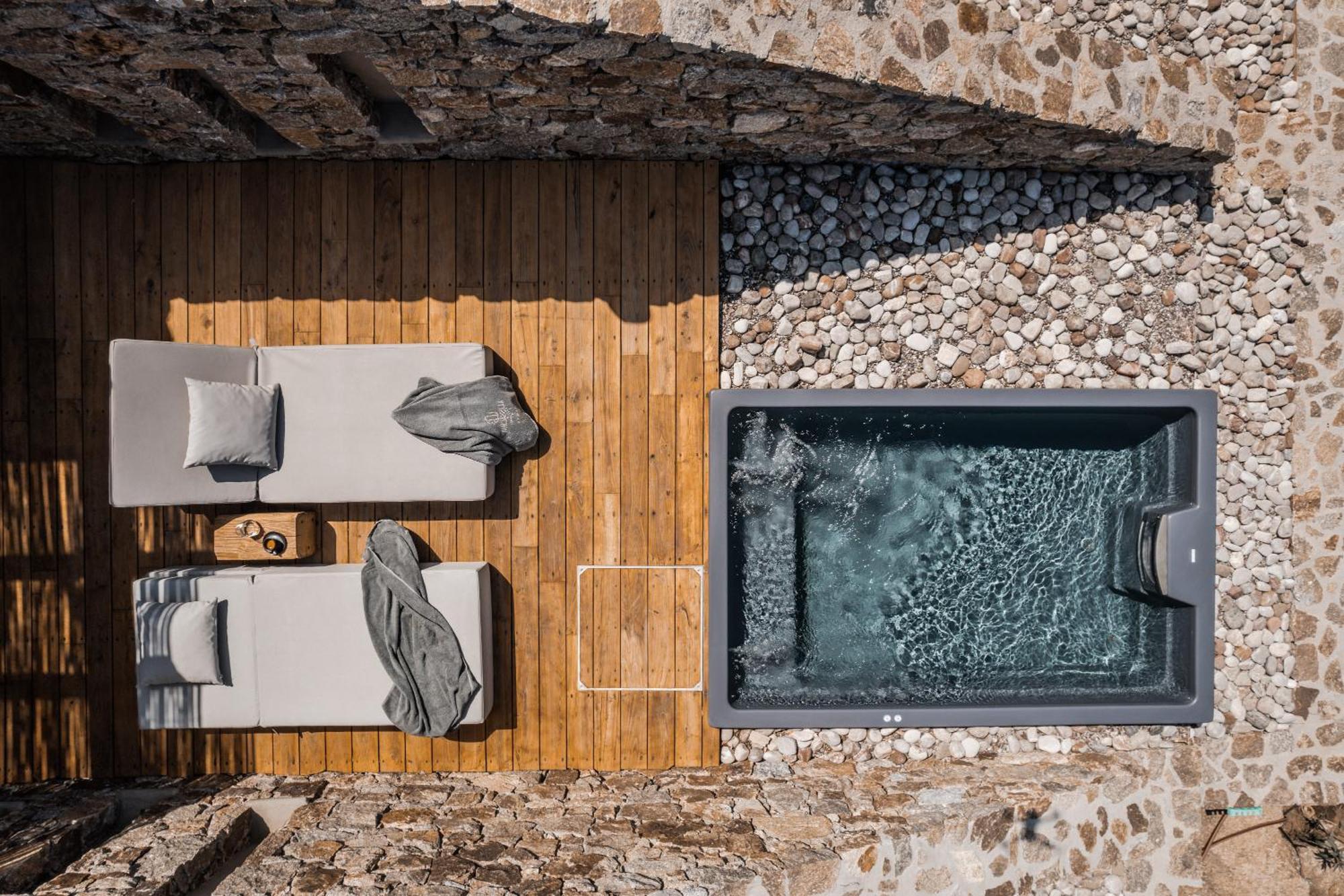 Silver Suite Private Jacuzzi & Sea View