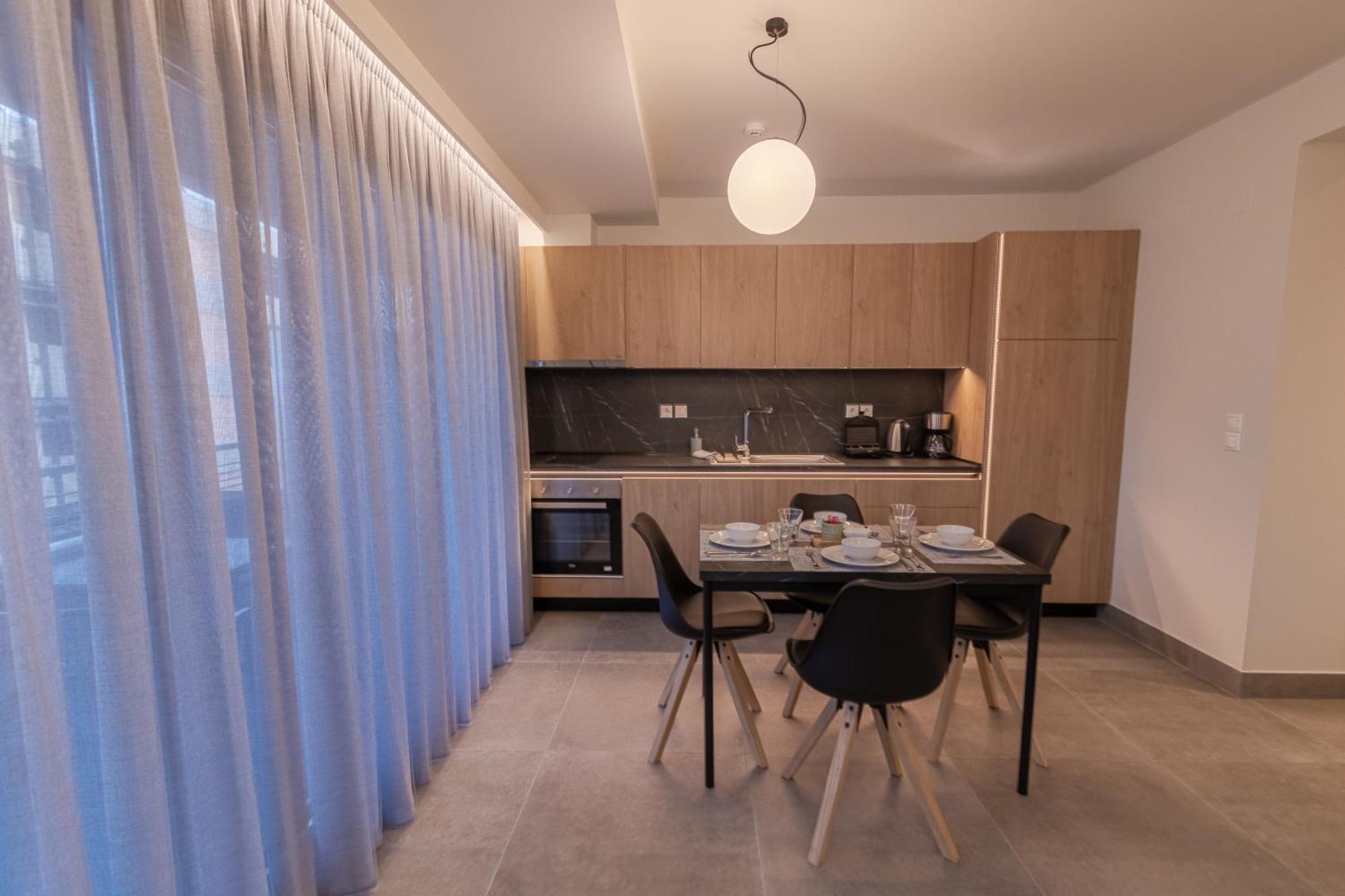 Deluxe King Suite