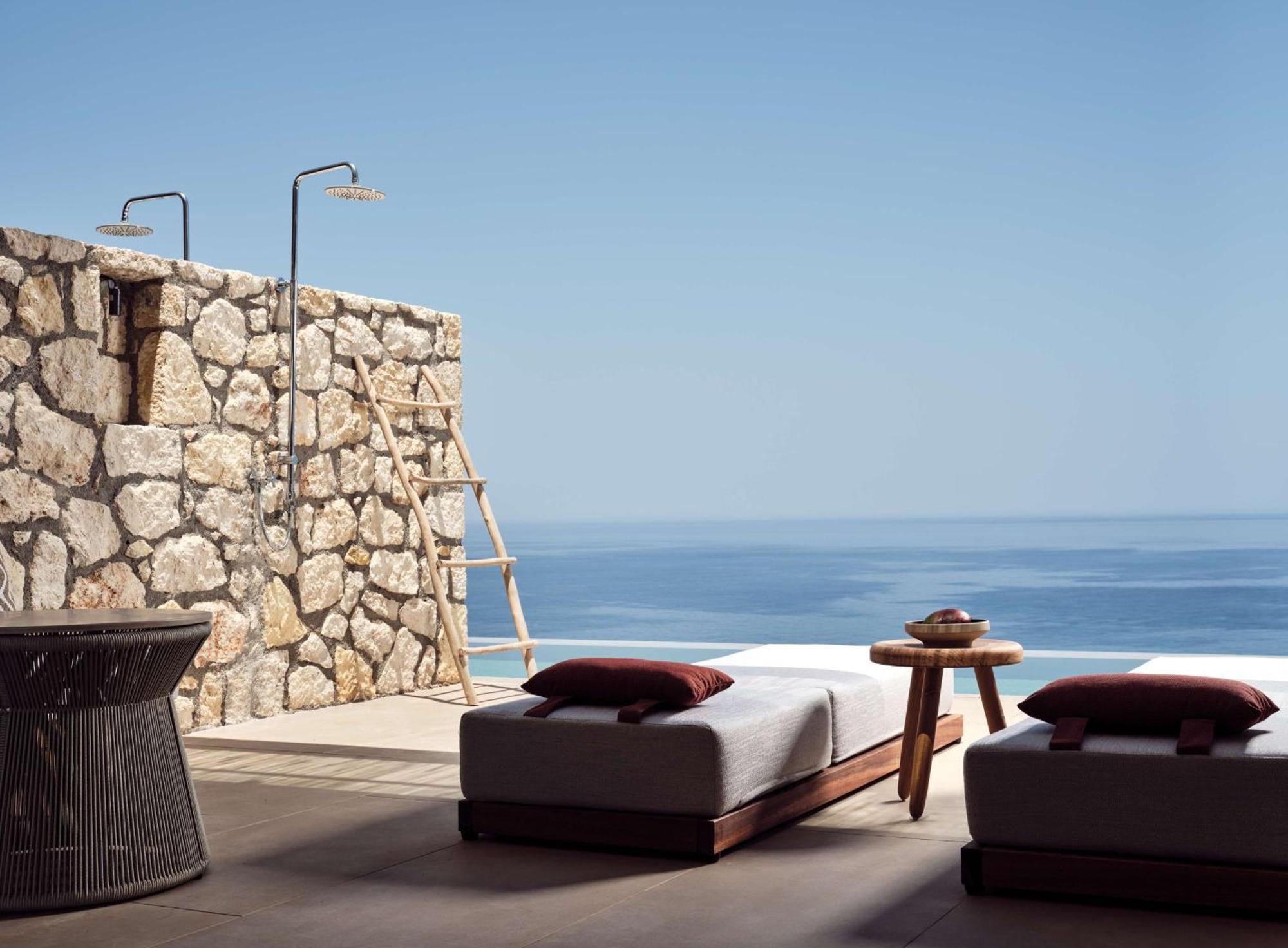 Grand Deluxe King Room Sea View Shared Pool