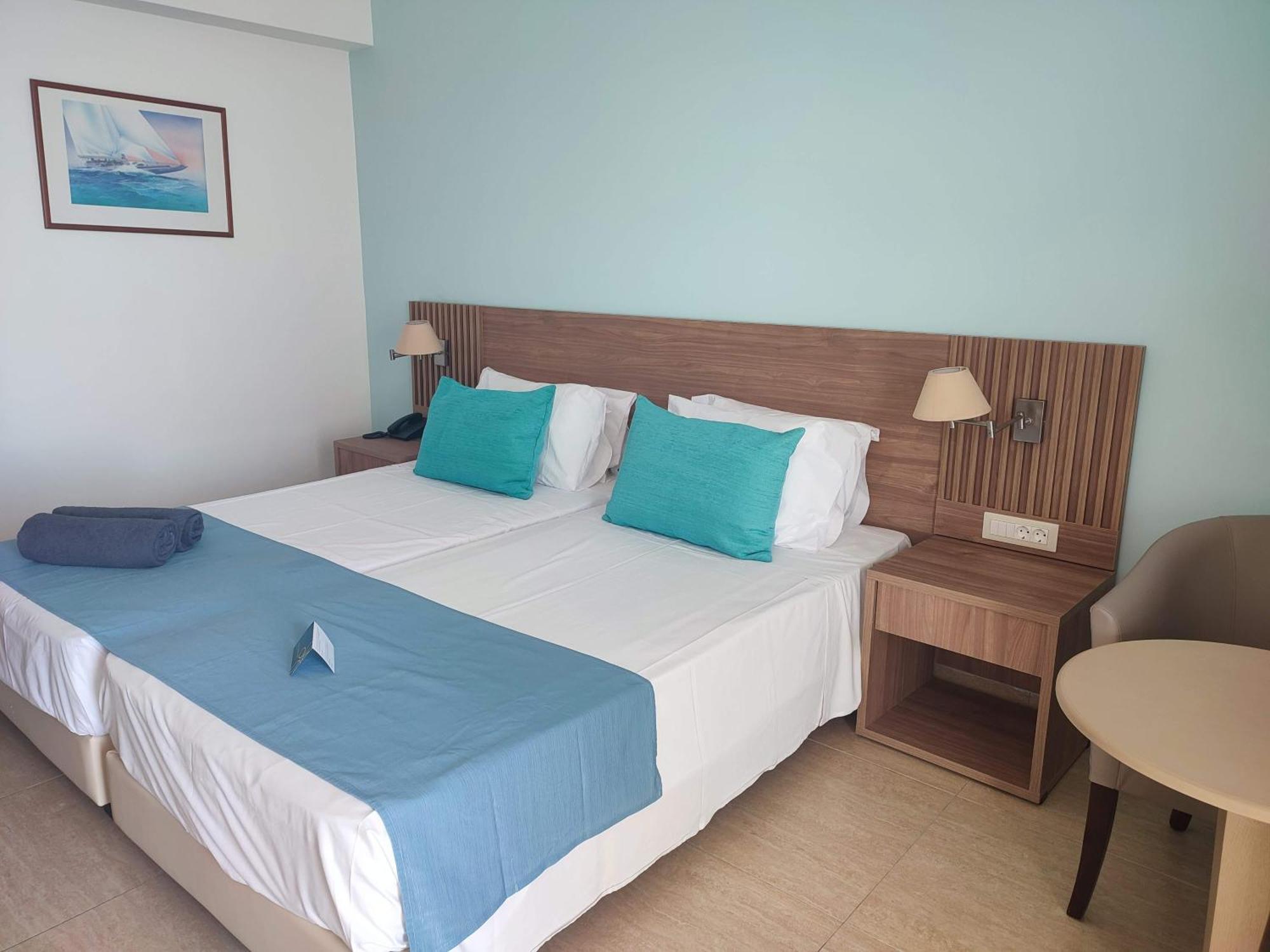 Junior Suite Sea View Shared Pool