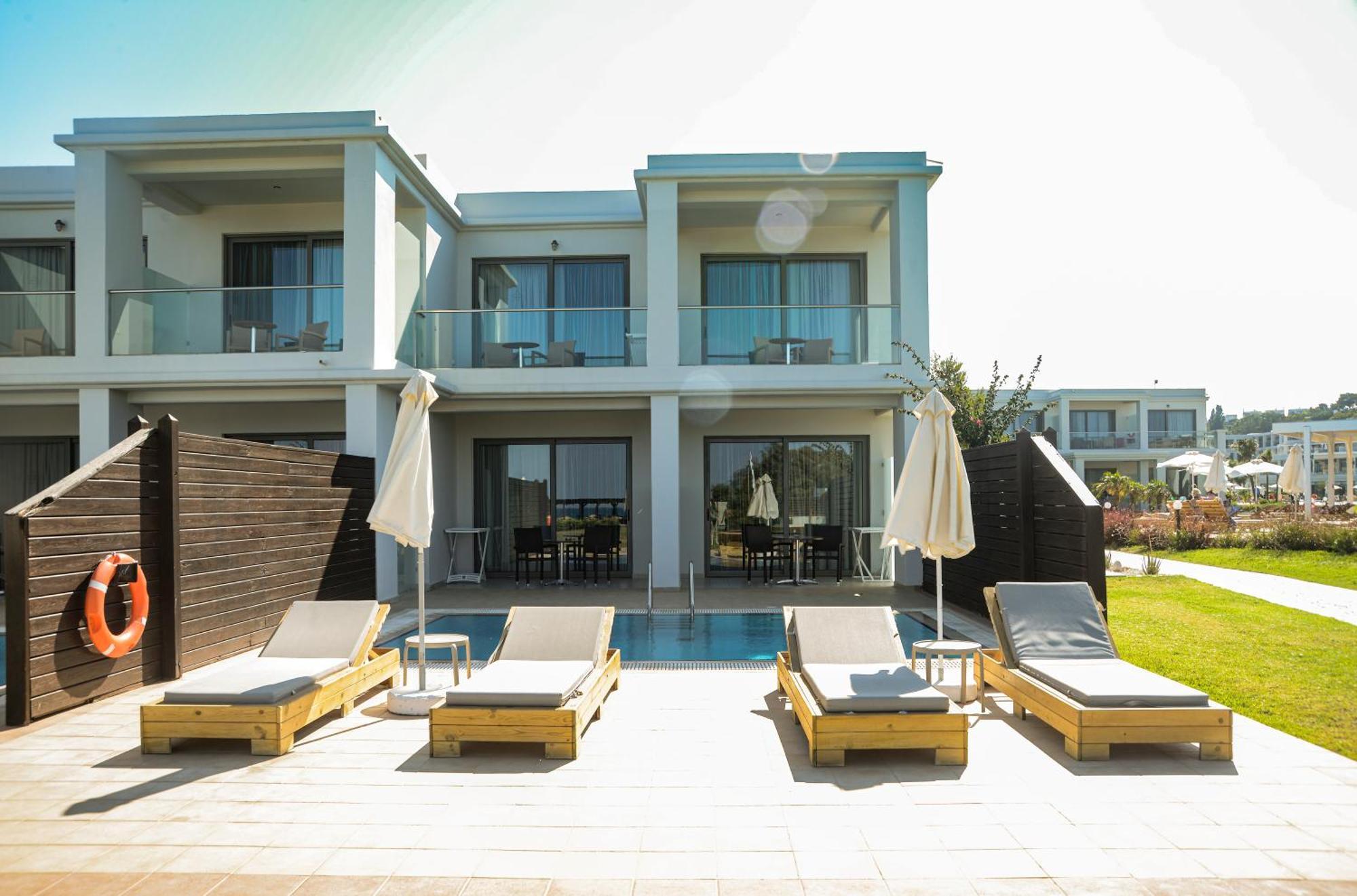 Junior Suite Sea View Shared Pool