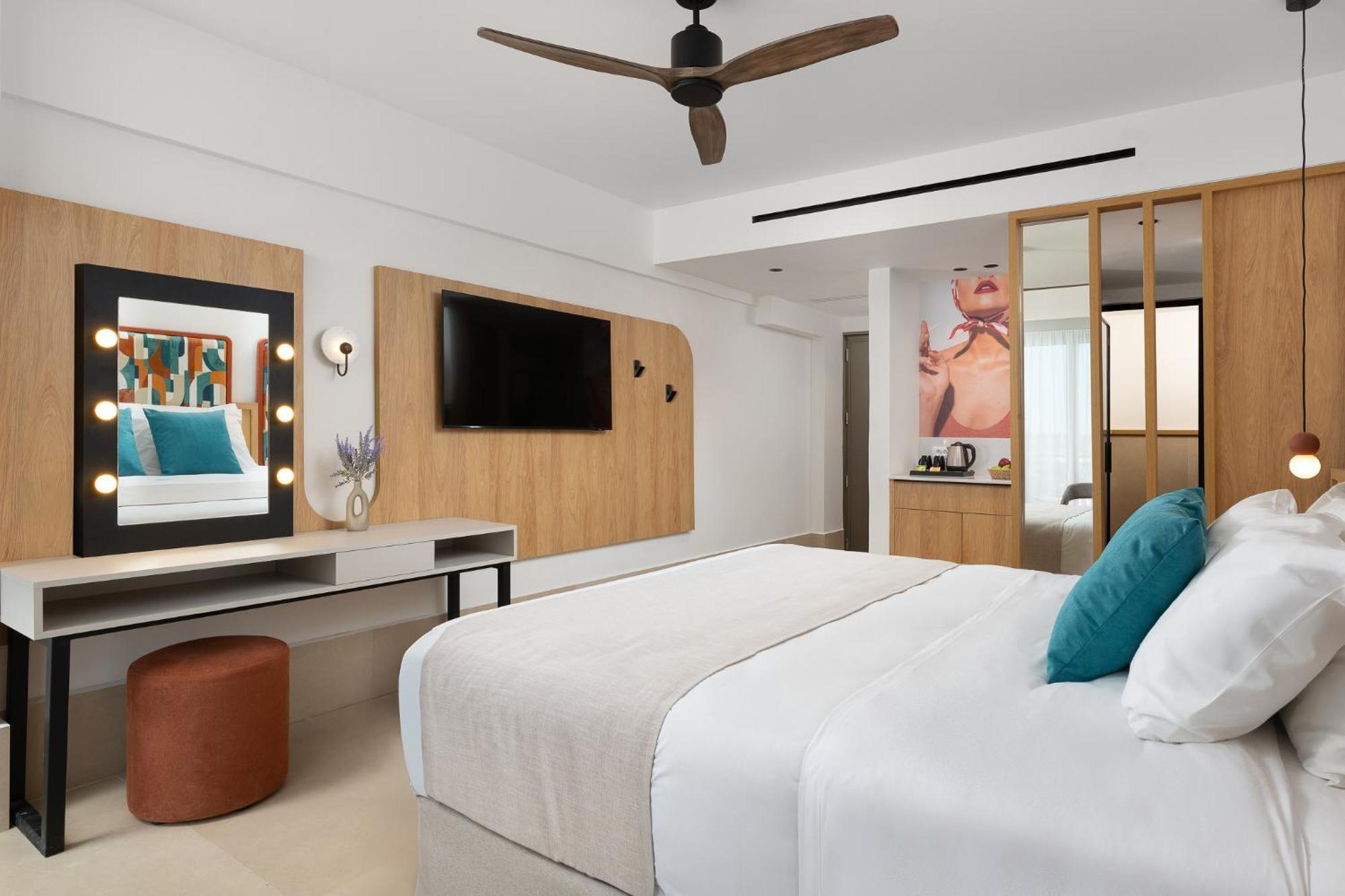 Premium Deluxe Side Sea View