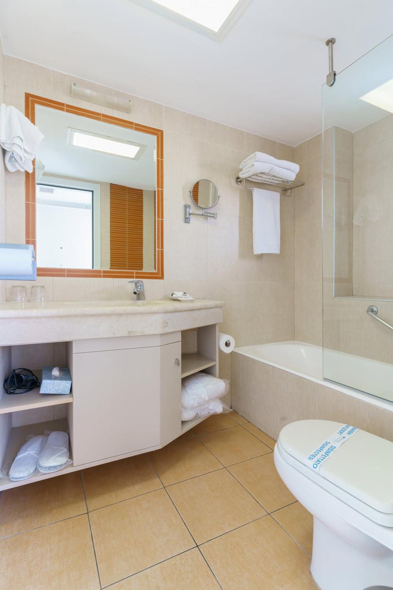 Double or Twin Room Side Sea View