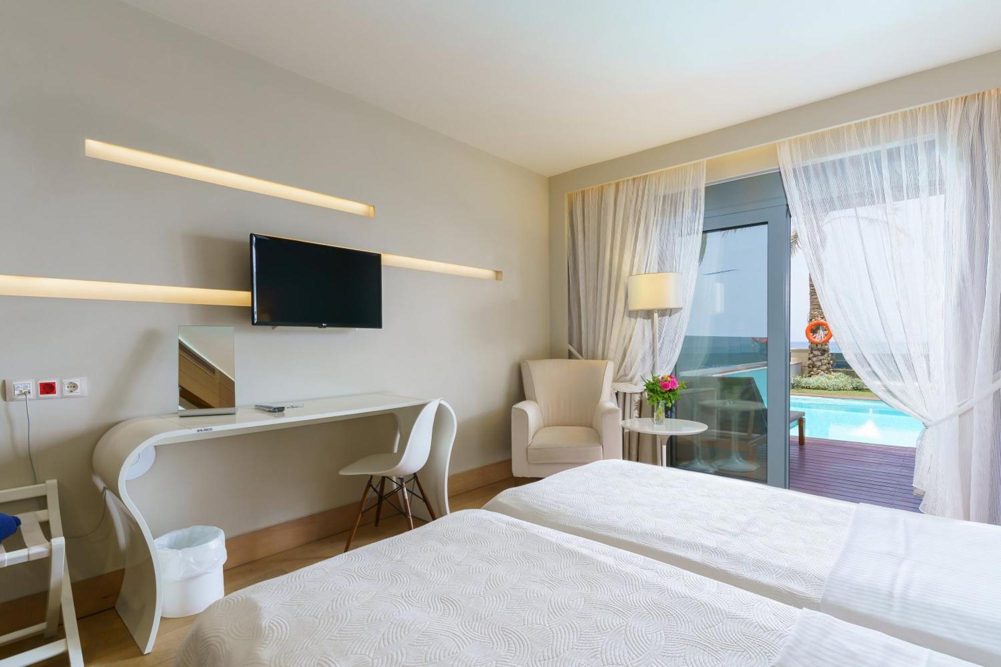 Superior Room Private Pool & Sea View