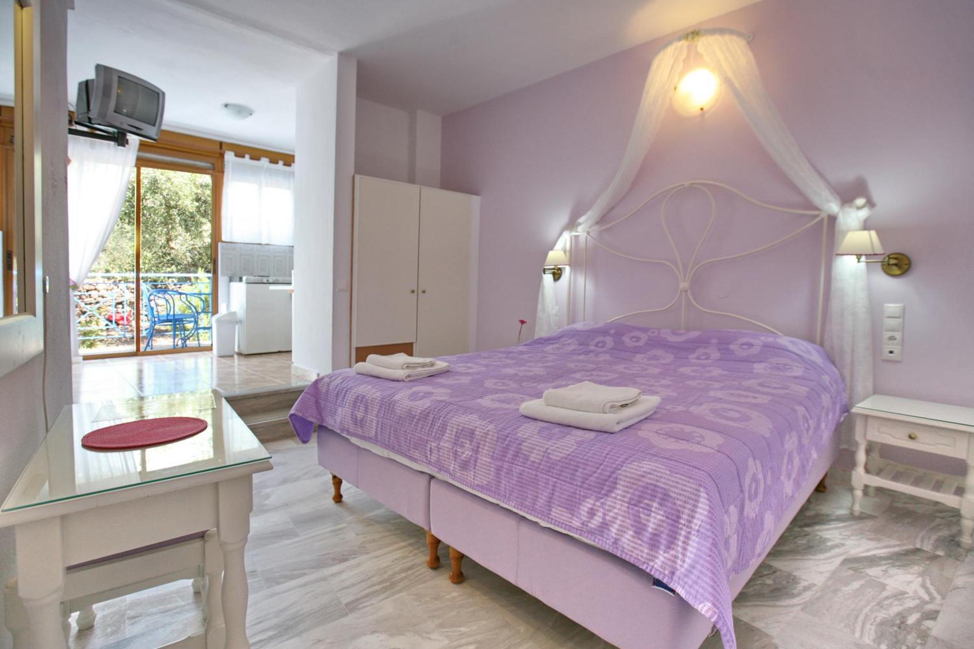 Superior One-Bedroom Apartment