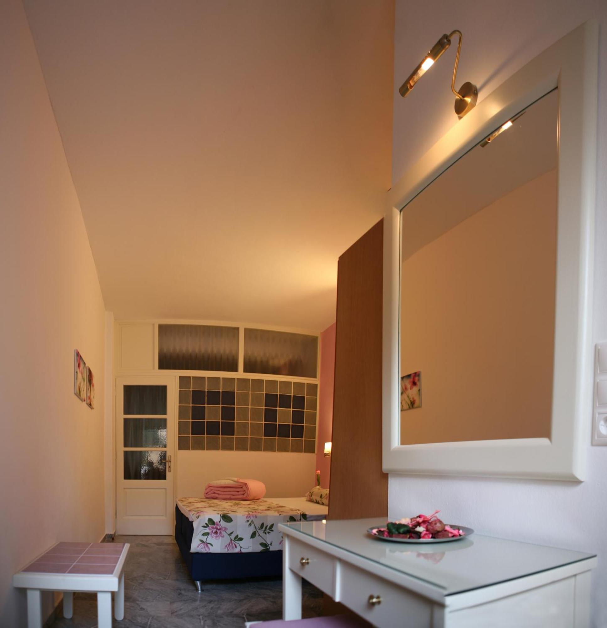 Superior One-Bedroom Apartment