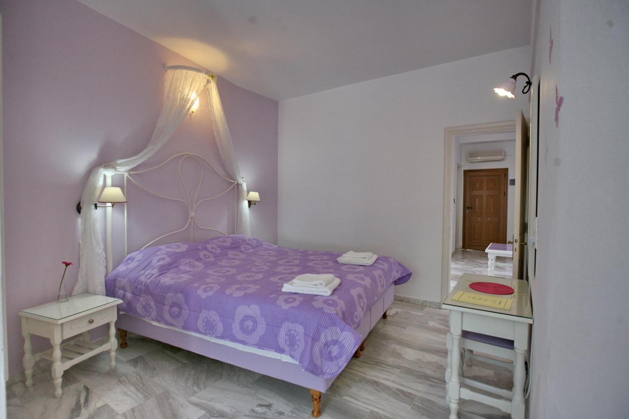 Superior One-Bedroom Apartment
