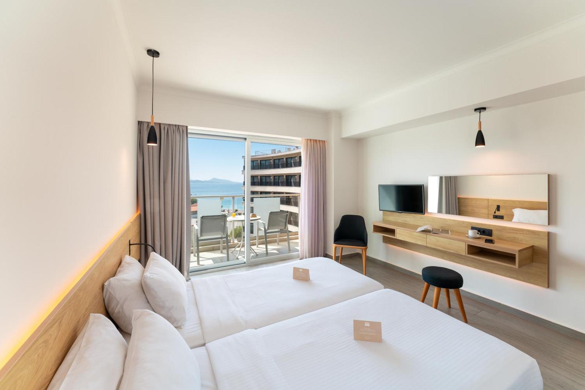 Superior Double or Twin Room with Partial Sea View