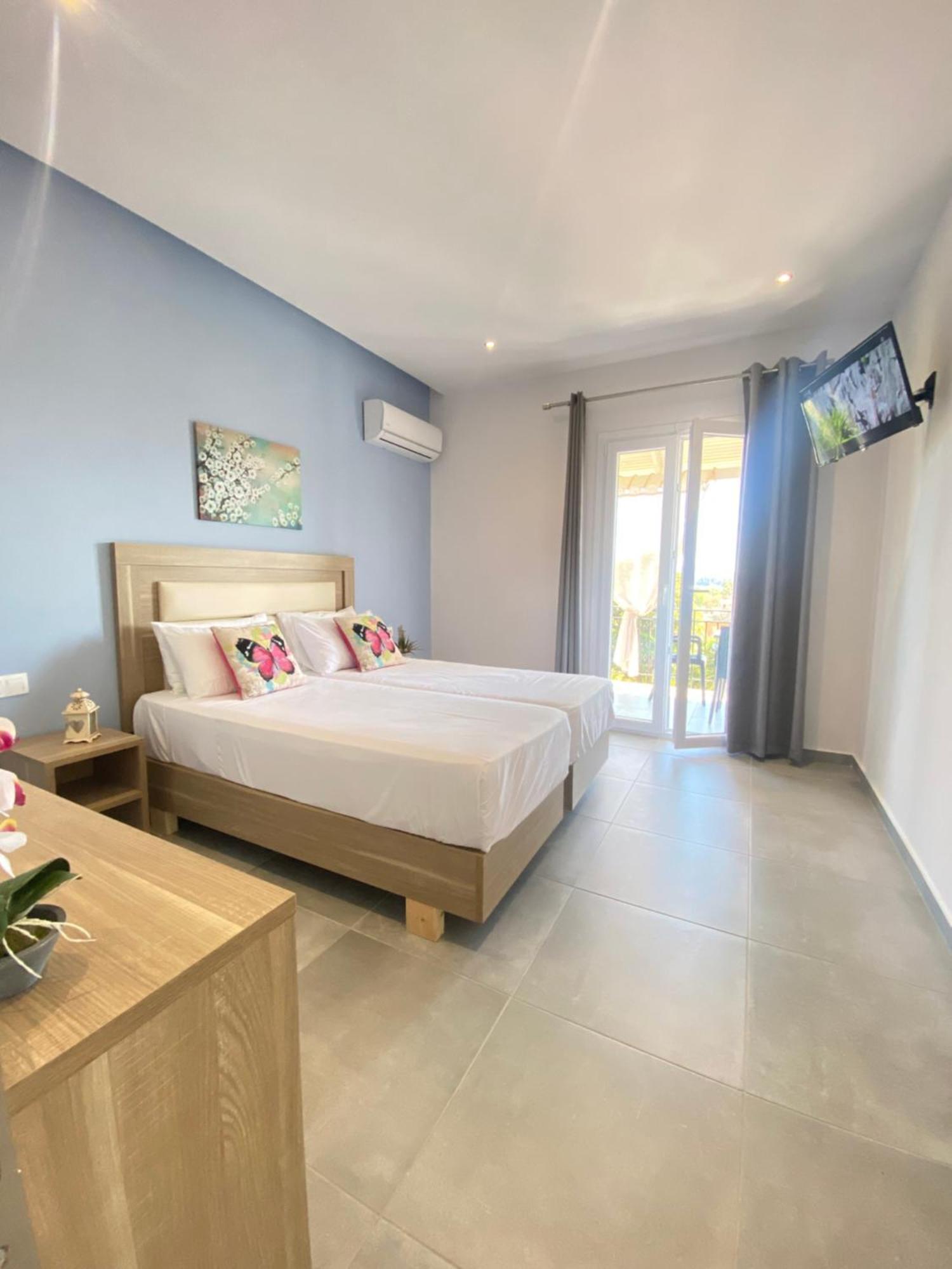 Deluxe Two-Bedroom Apartment Garden View
