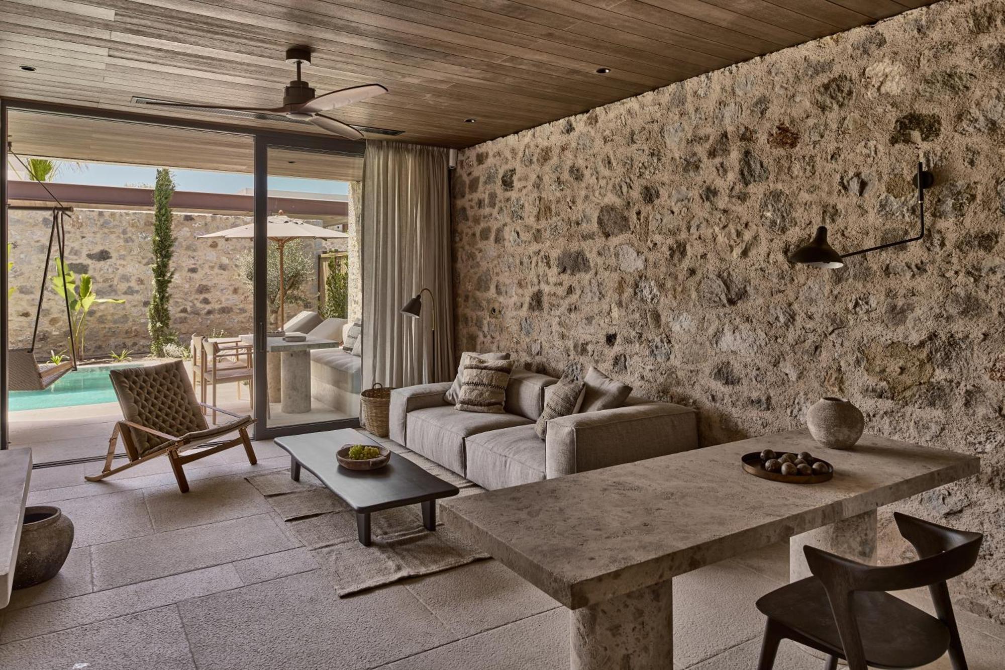 Theros Suite Private Heated Pool