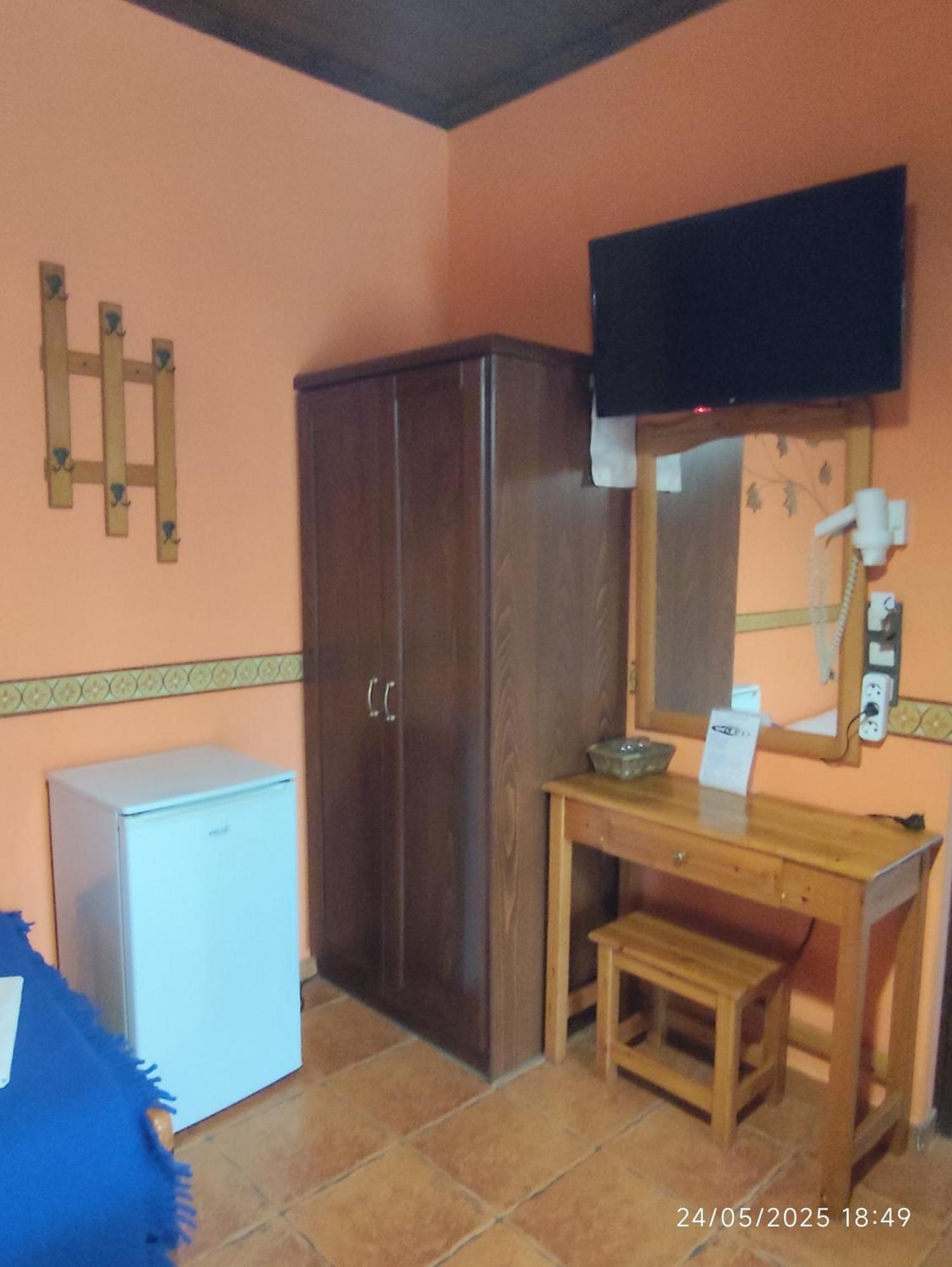 Basic Triple Room