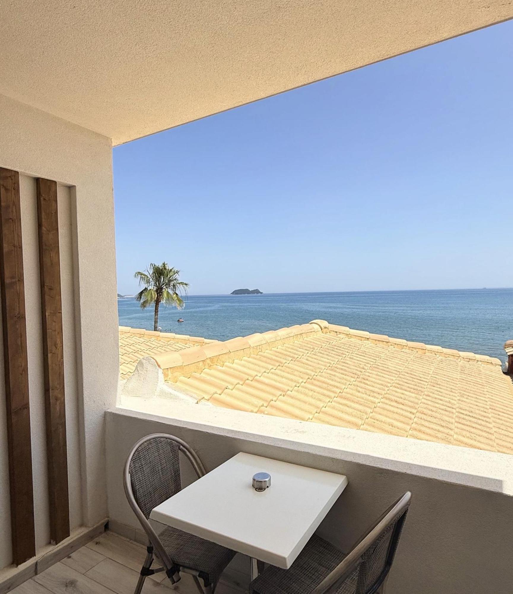 Double or Twin Room Sea View