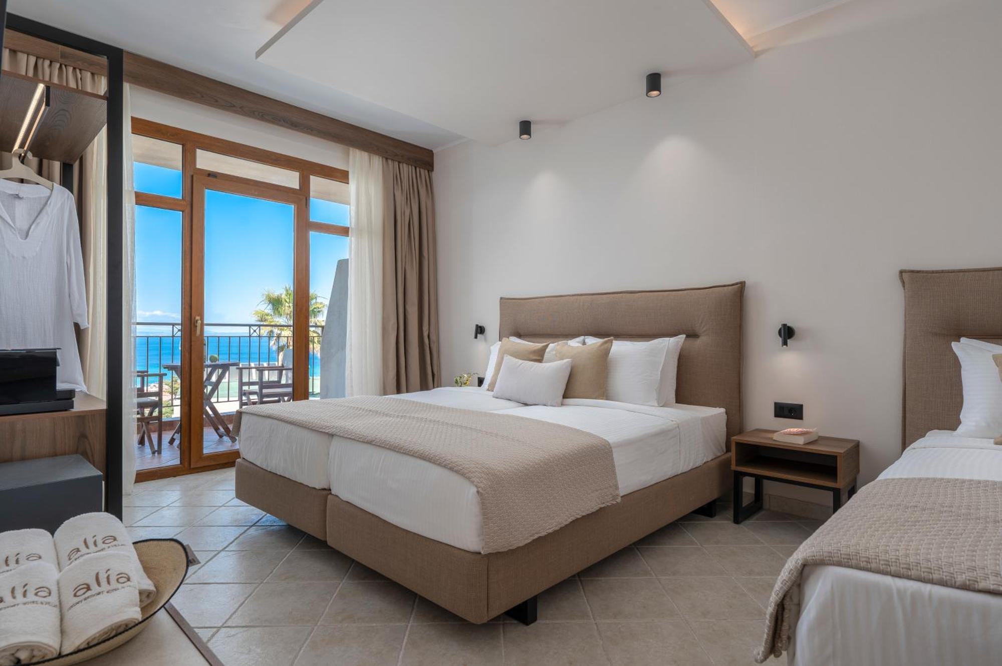 Classic Triple Room with Sea View