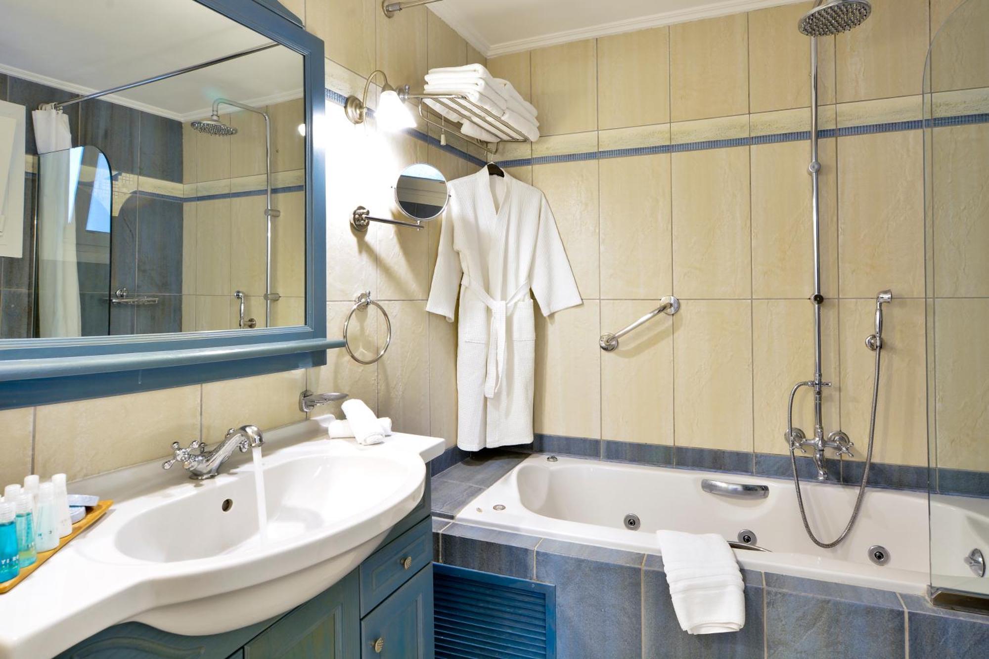 Deluxe Family Apartment Side Sea View Type B