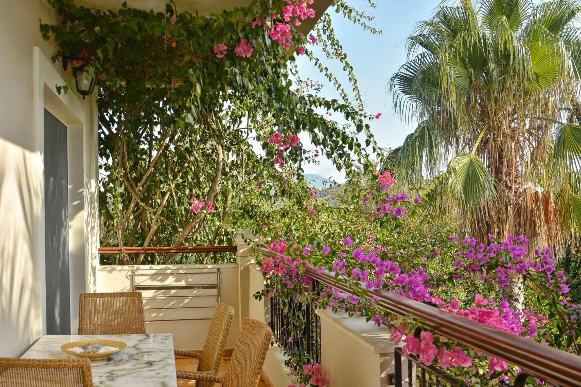 Deluxe Family Apartment Side Sea View Type B