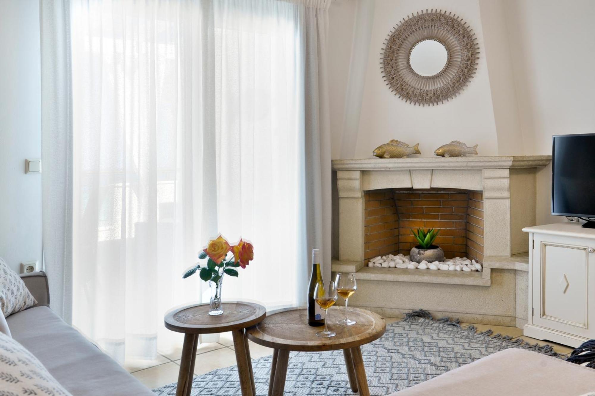 Honeymoon Suite