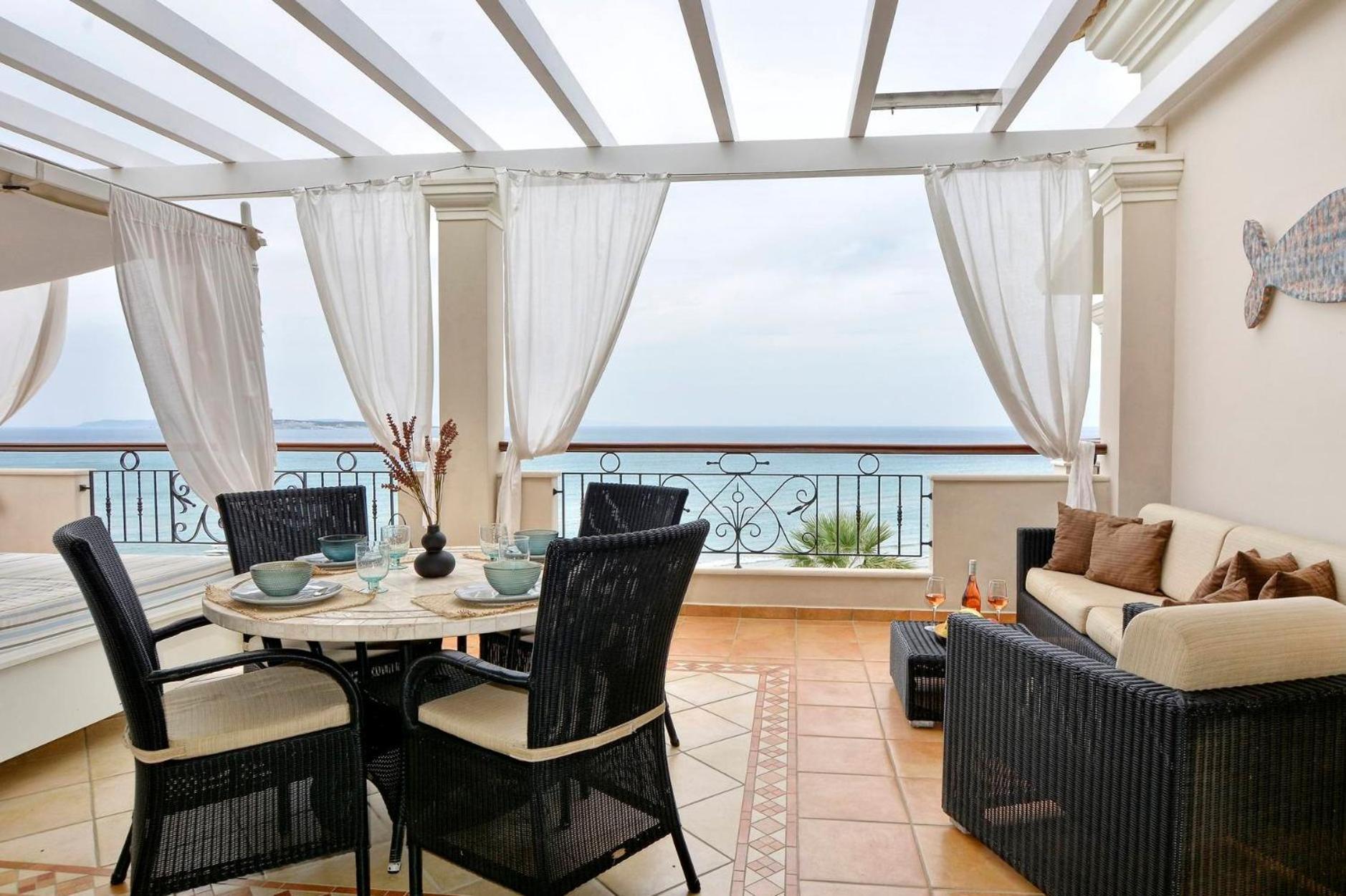 Honeymoon Suite