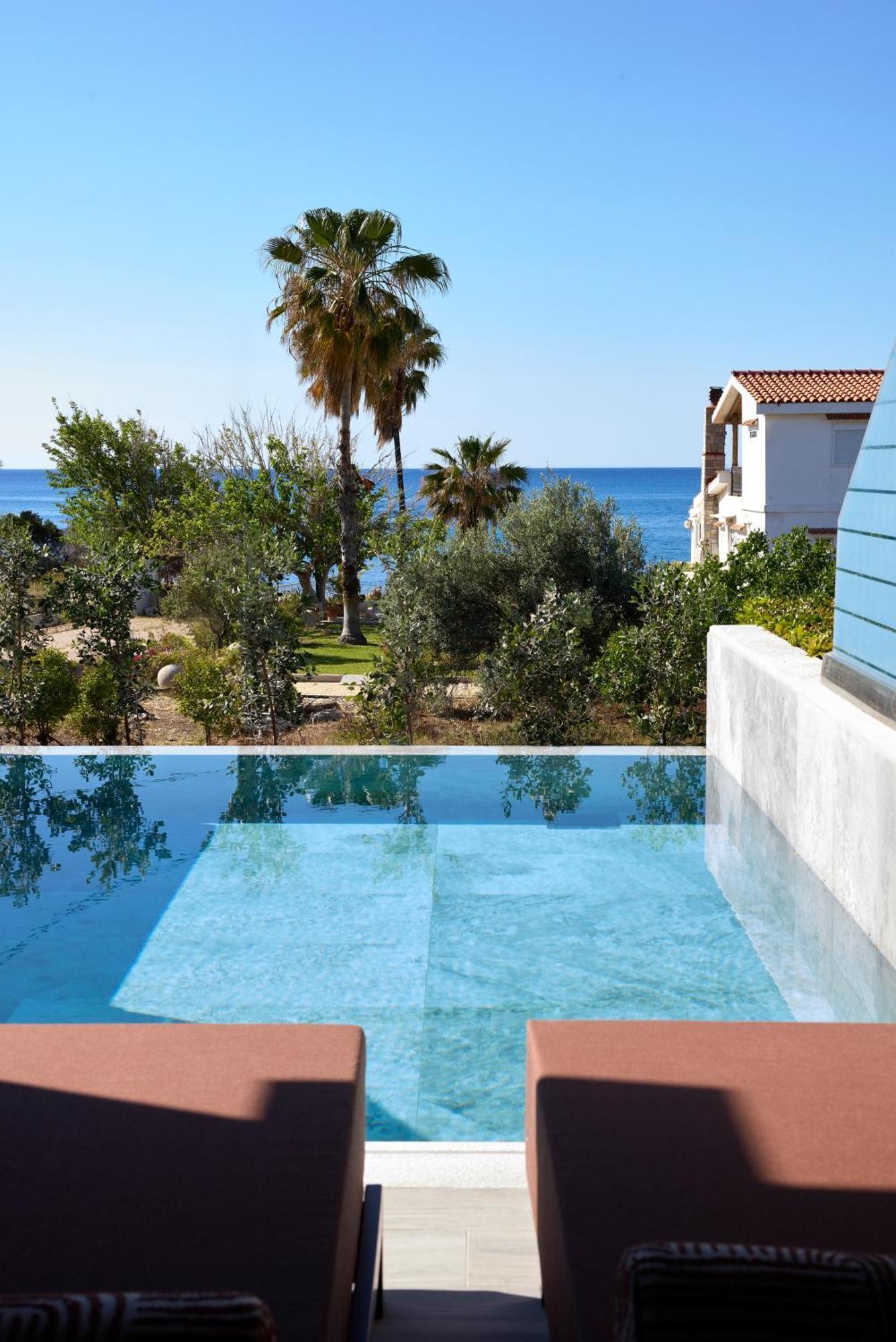 Junior Suite Private Pool Partial Sea View