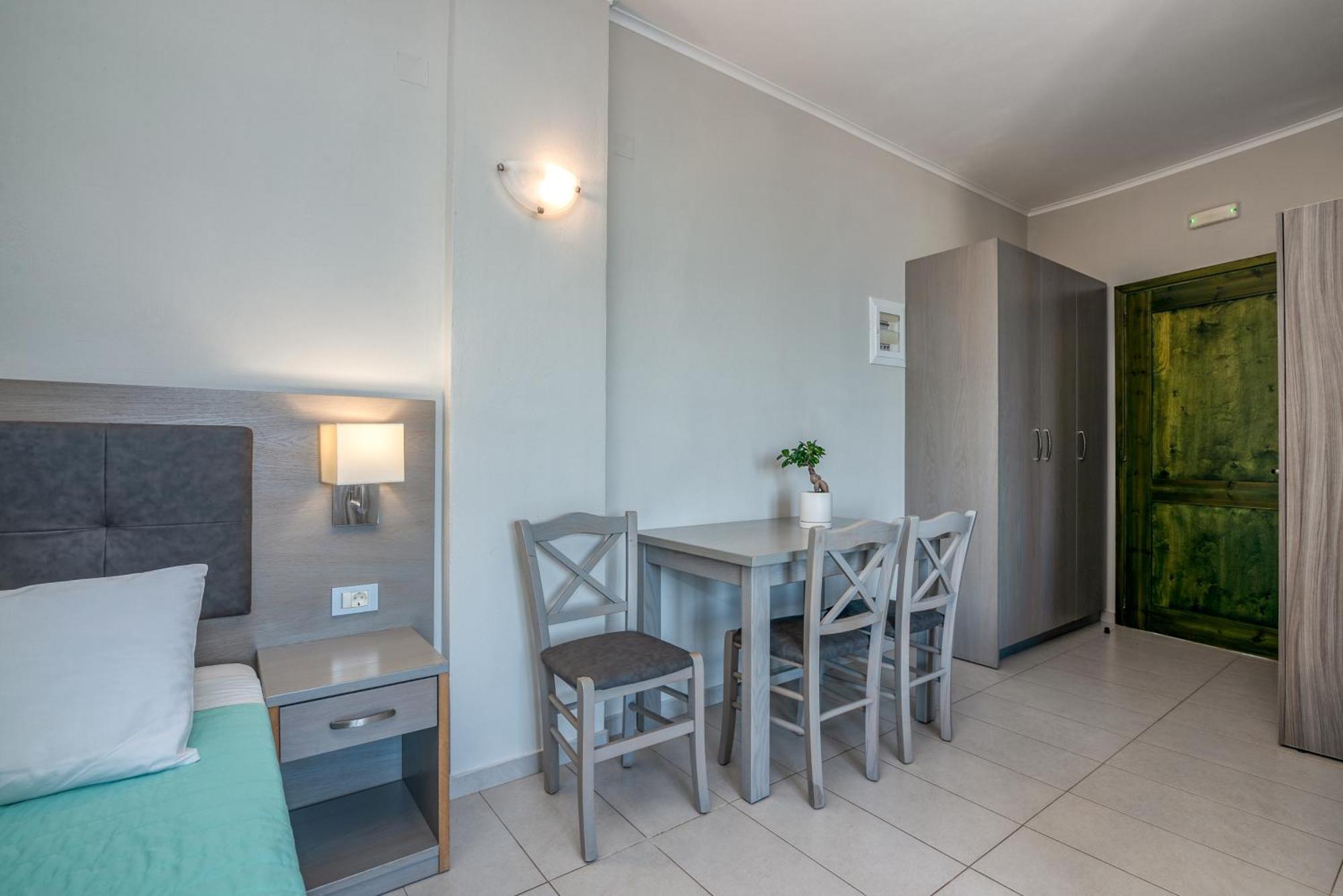 One-Bedroom Apartment Sea View