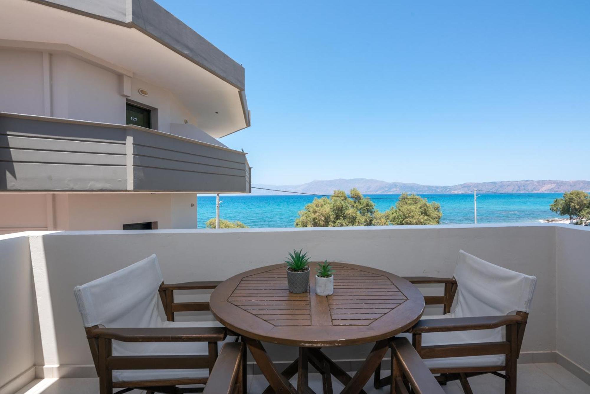One-Bedroom Apartment Sea View