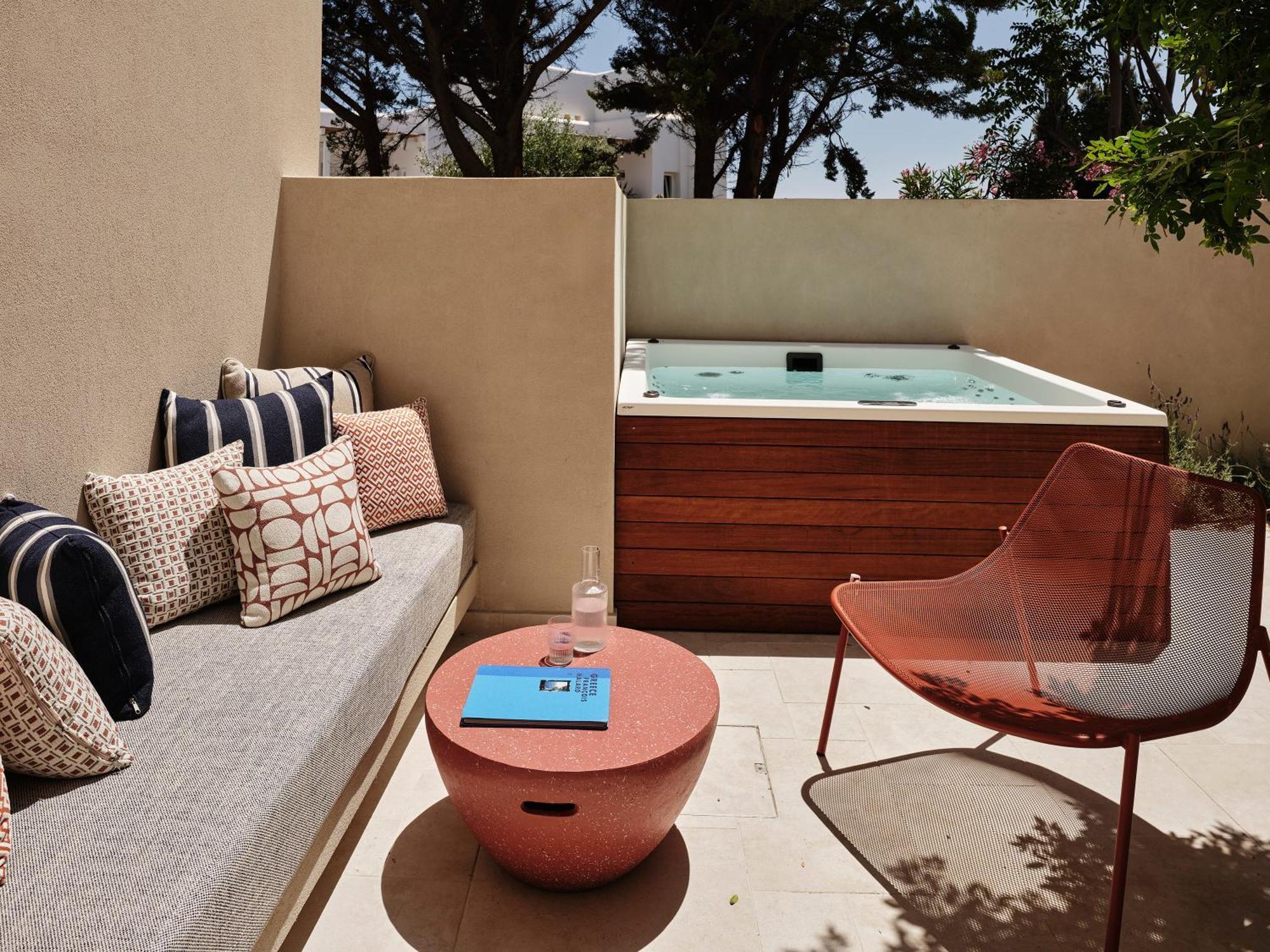 Open Plan Suite Hot Tub