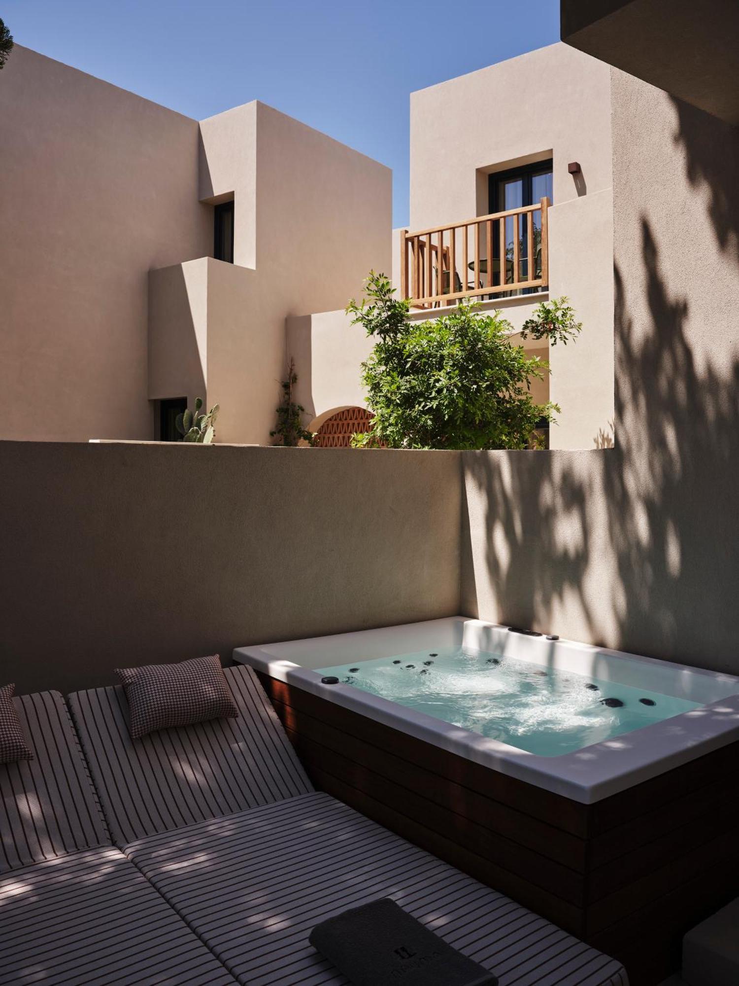 Comfort Room Hot Tub