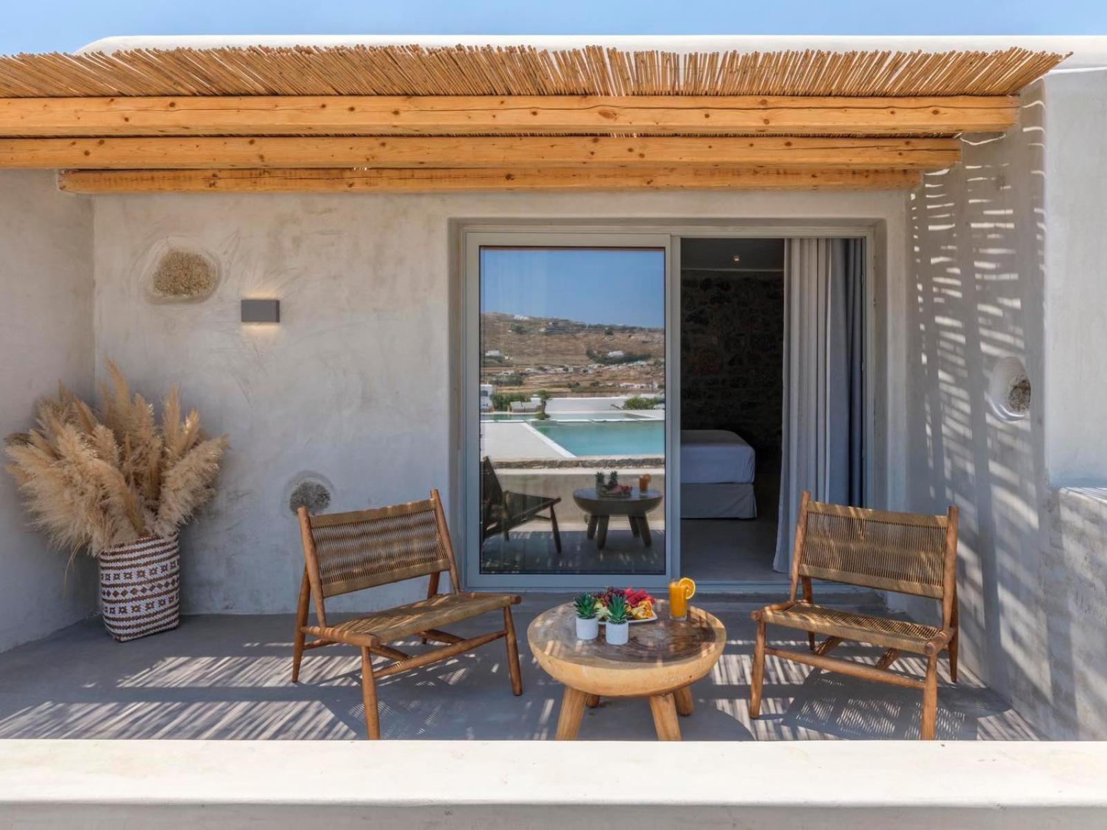 Junior Suite Pool Front