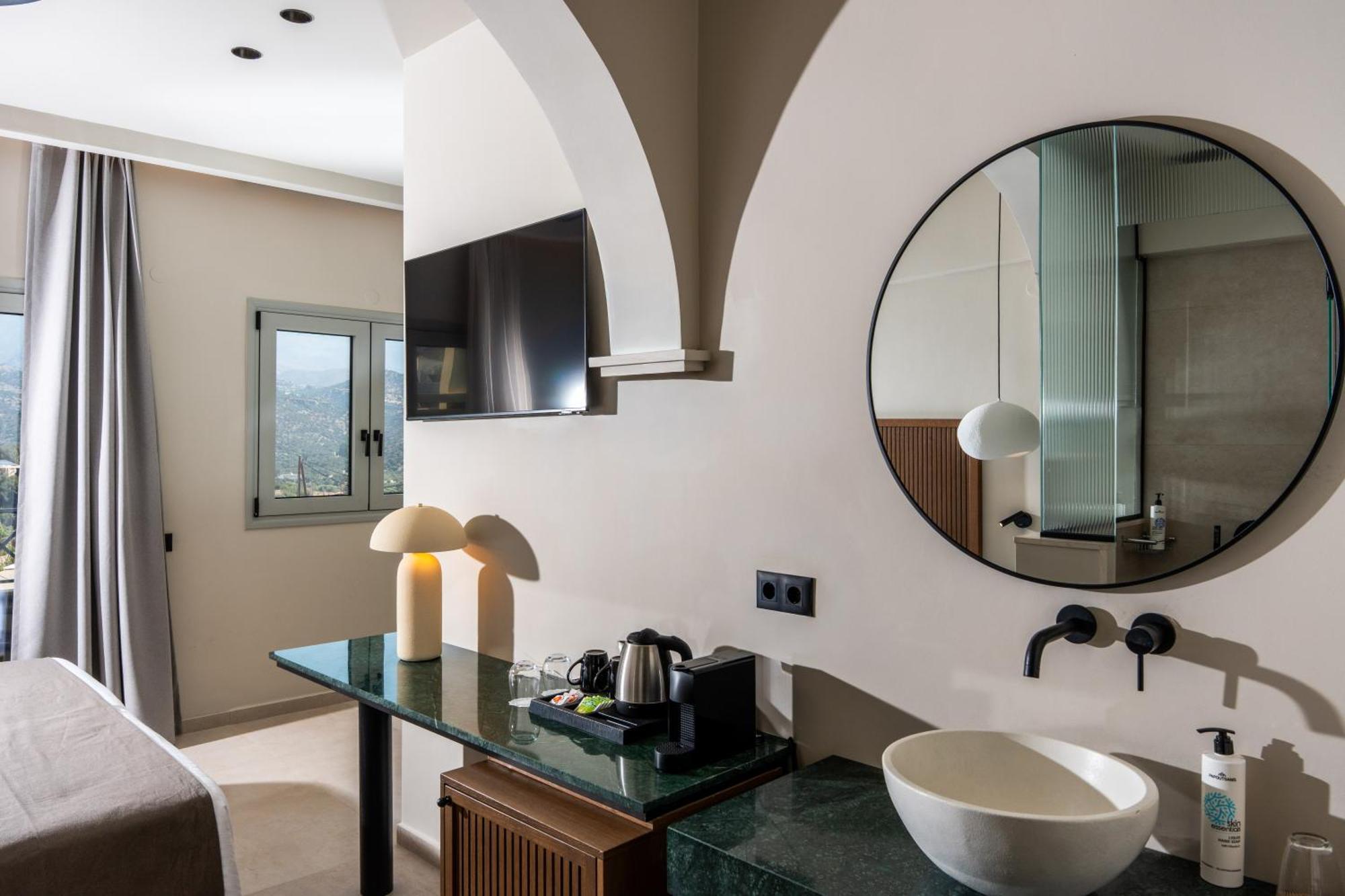 Superior Suite Mountain View & Indoor Hot Tub