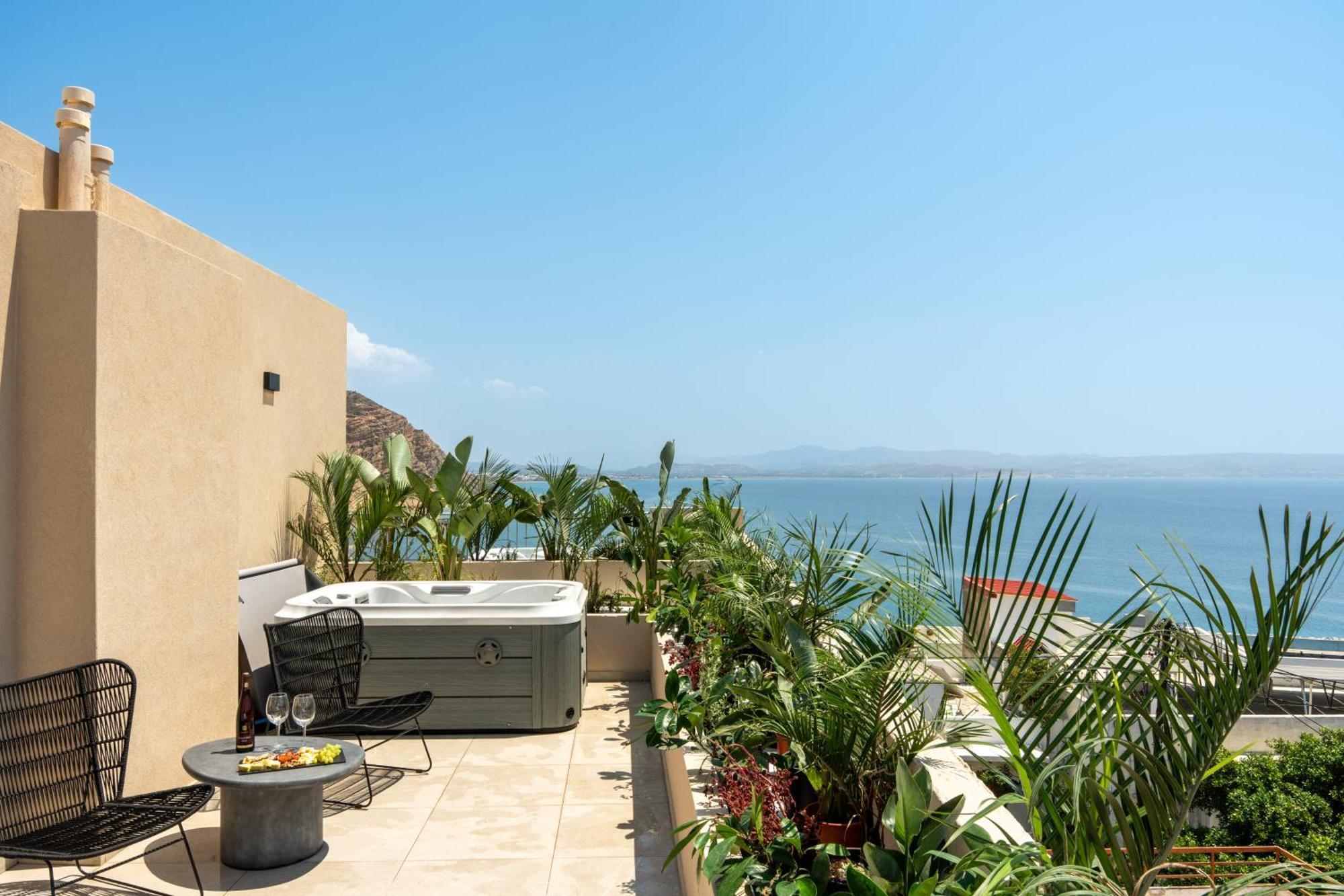 Superior Penthouse Suite Sea View & Outdoor Hot Tub