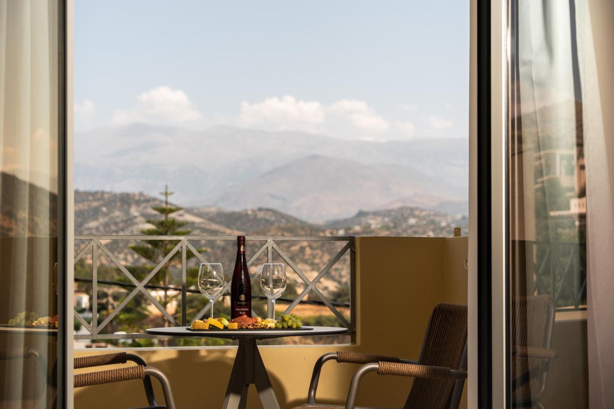 Superior Suite Mountain View & Indoor Hot Tub