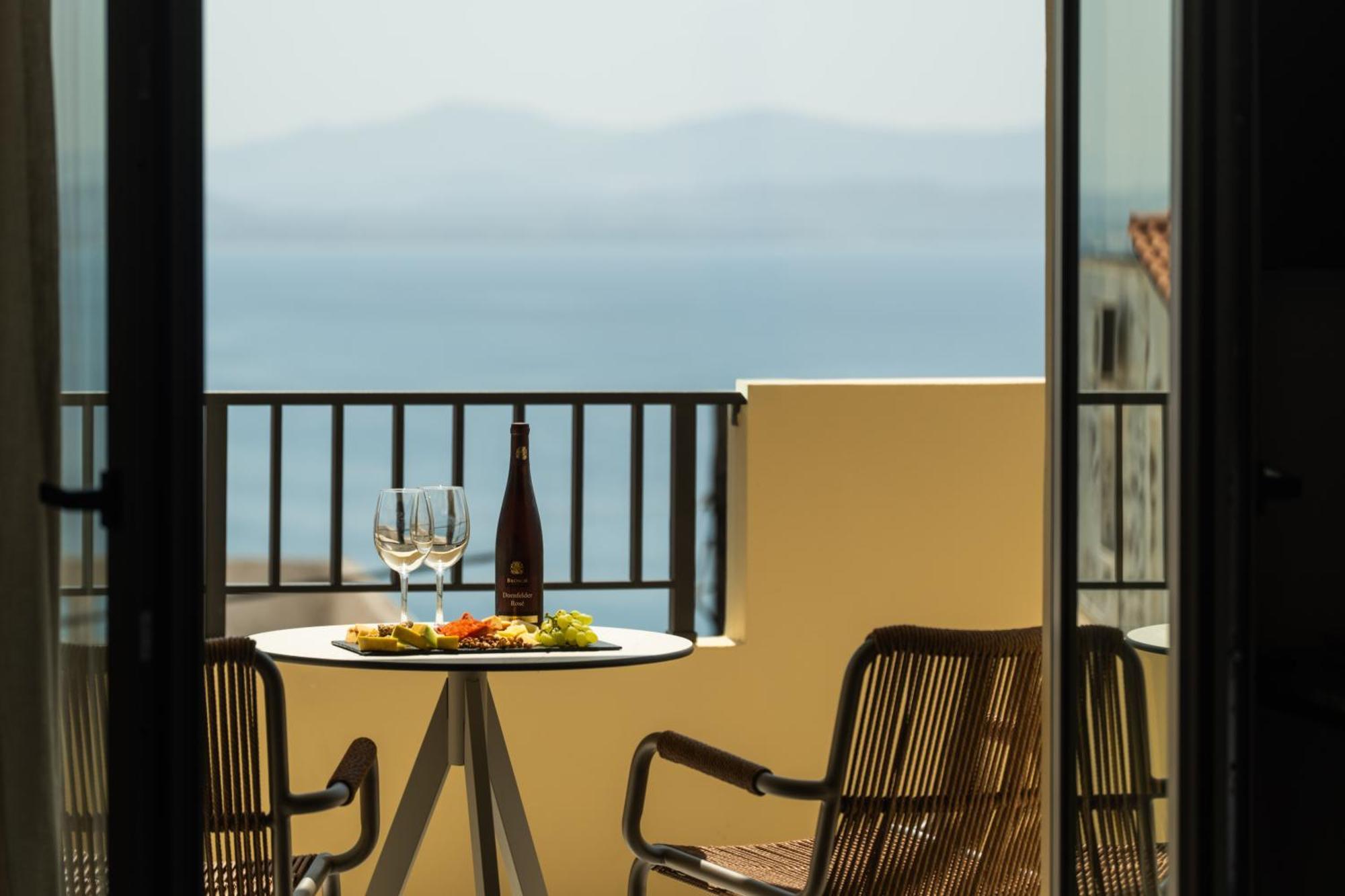 Deluxe Suite Panoramic Sea View