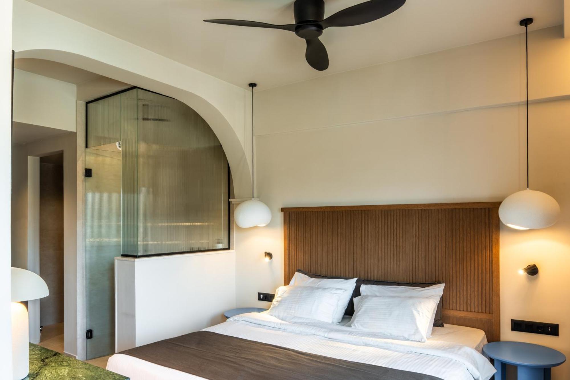 Superior Suite Mountain View & Indoor Hot Tub