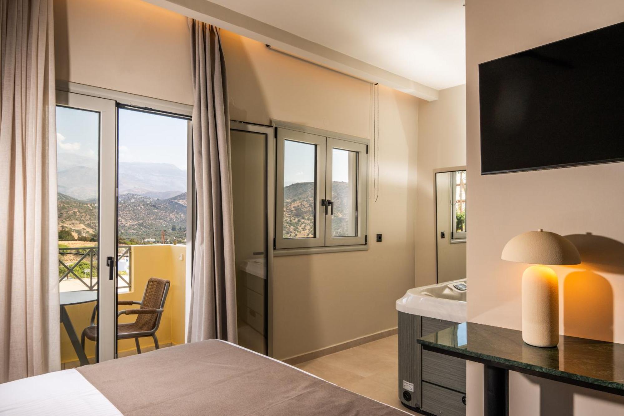 Superior Suite Mountain View & Indoor Hot Tub