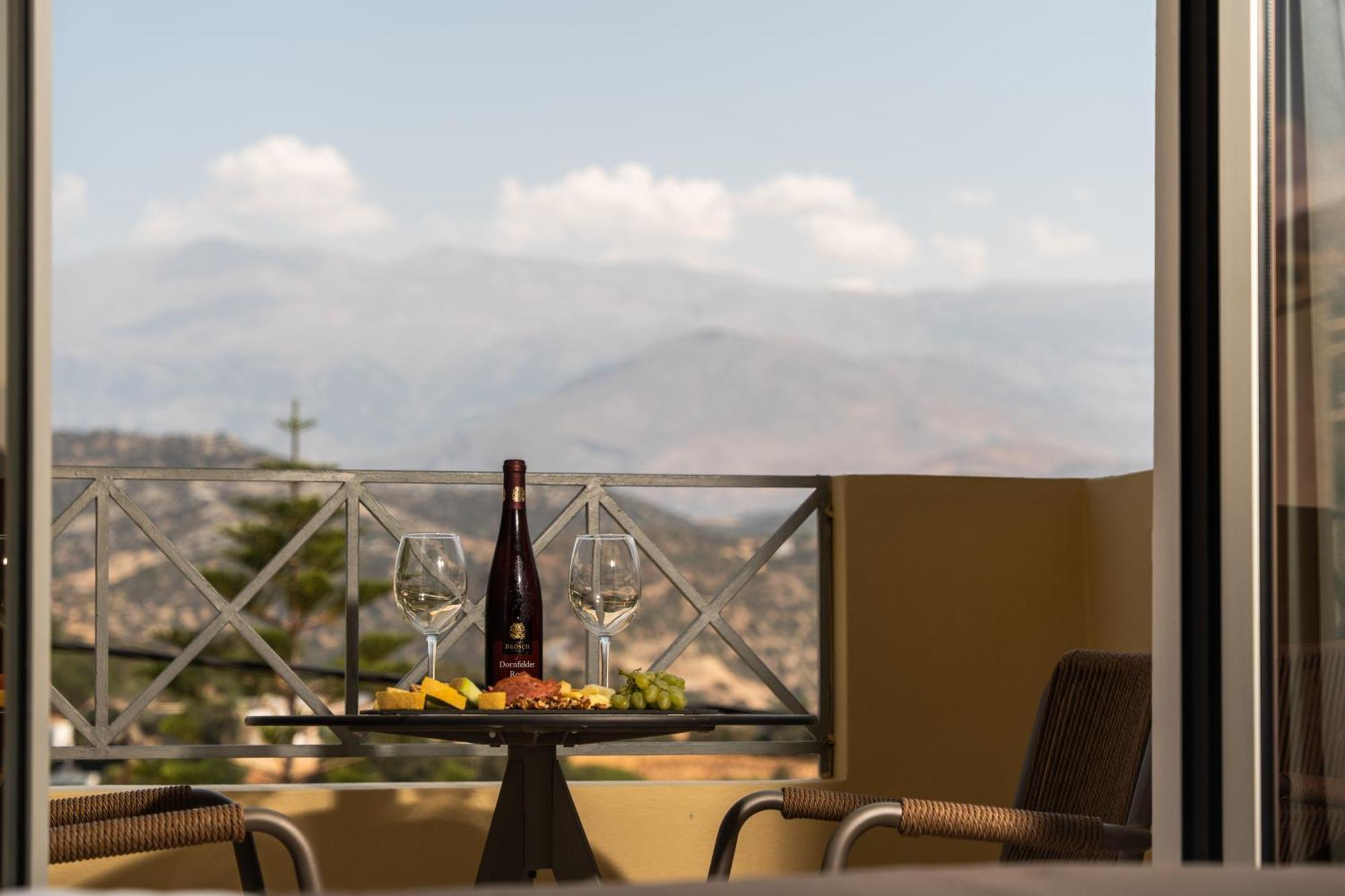 Superior Suite Mountain View & Indoor Hot Tub