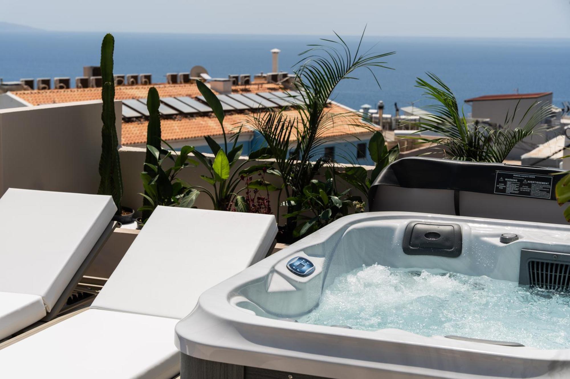 Superior Penthouse Suite Sea View & Outdoor Hot Tub
