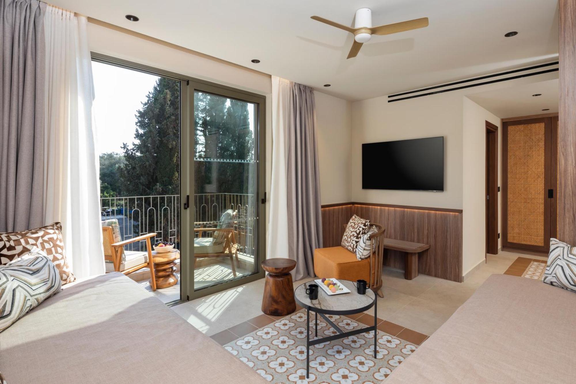 Deluxe Family Suite