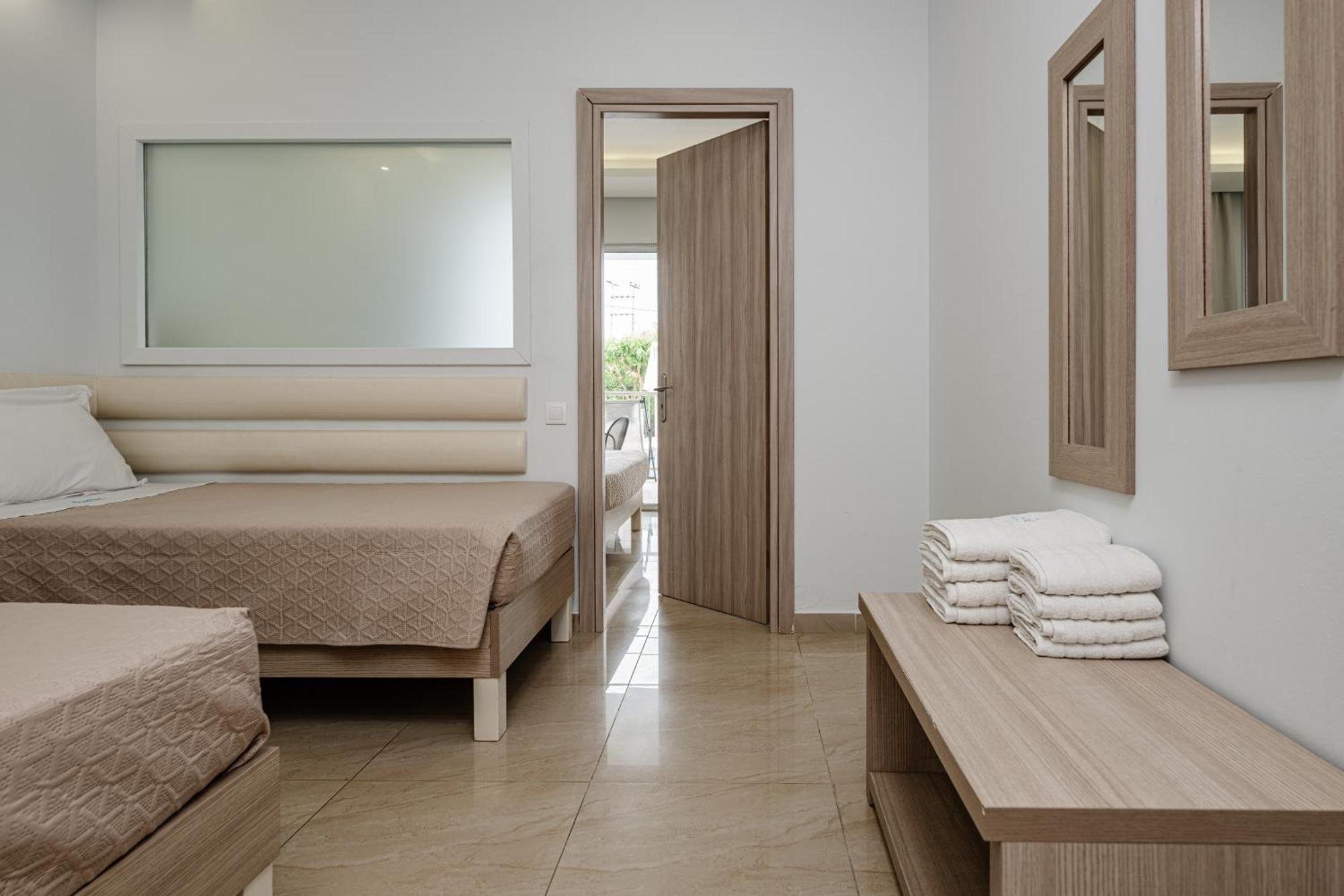 Family Room Direct Access to Shared Pool