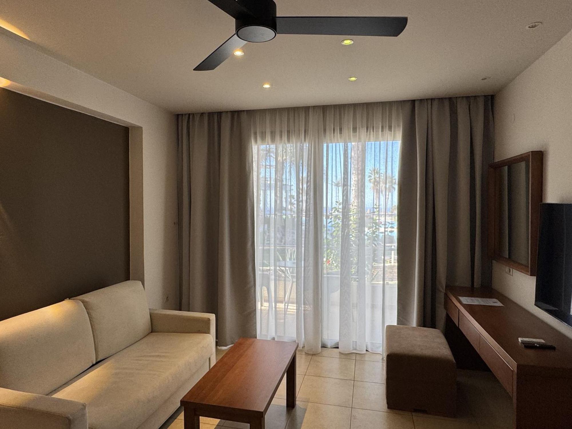 Suite Pool View