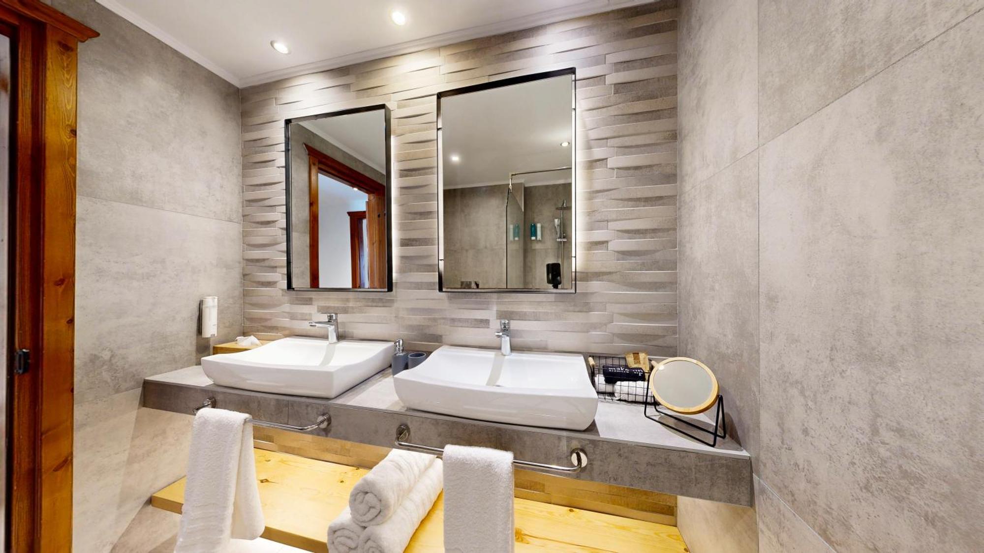 Maisonette Front Pool