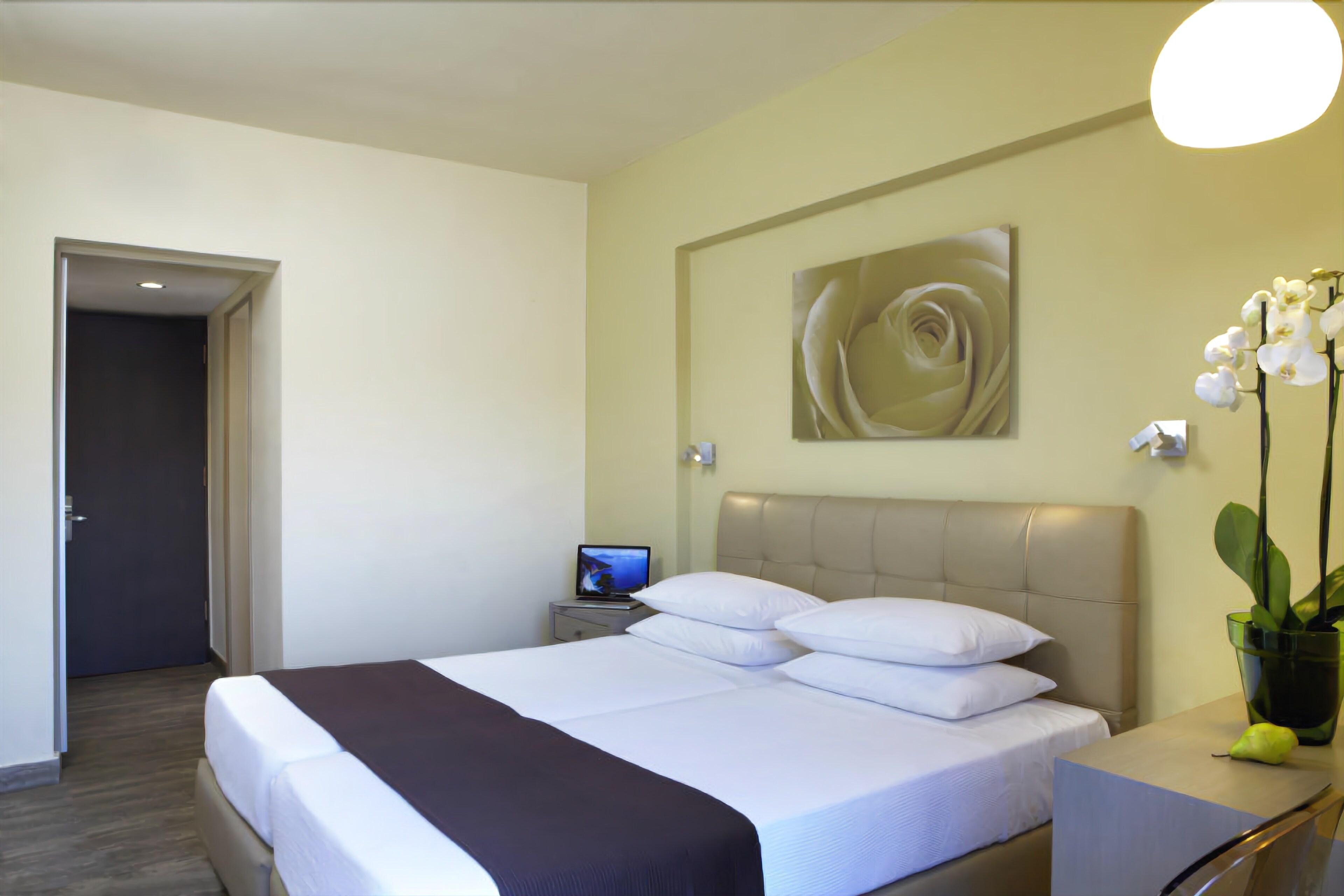 Compact Room