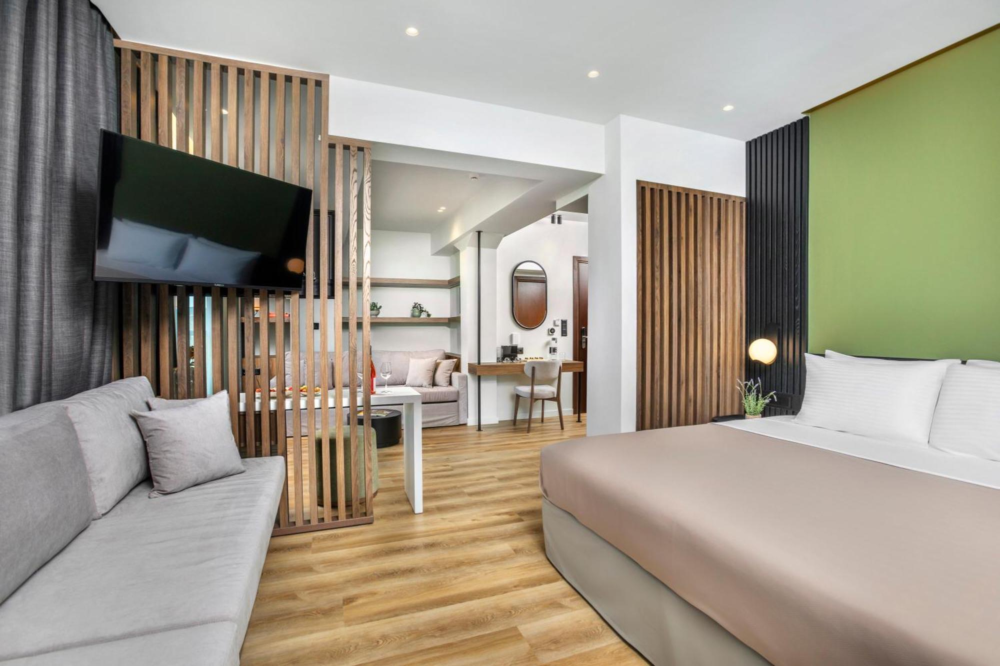 Deluxe King Suite