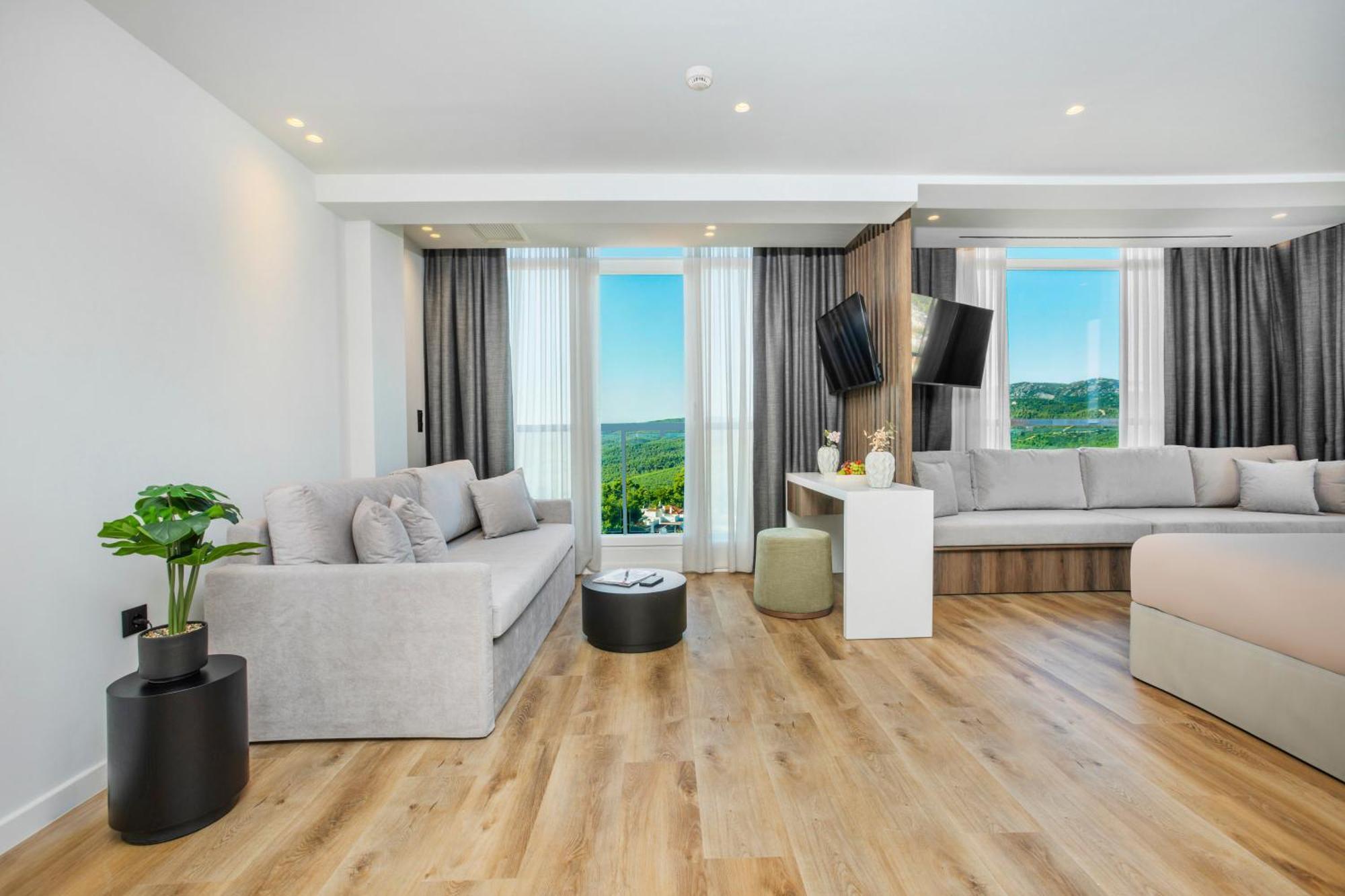 Deluxe King Suite
